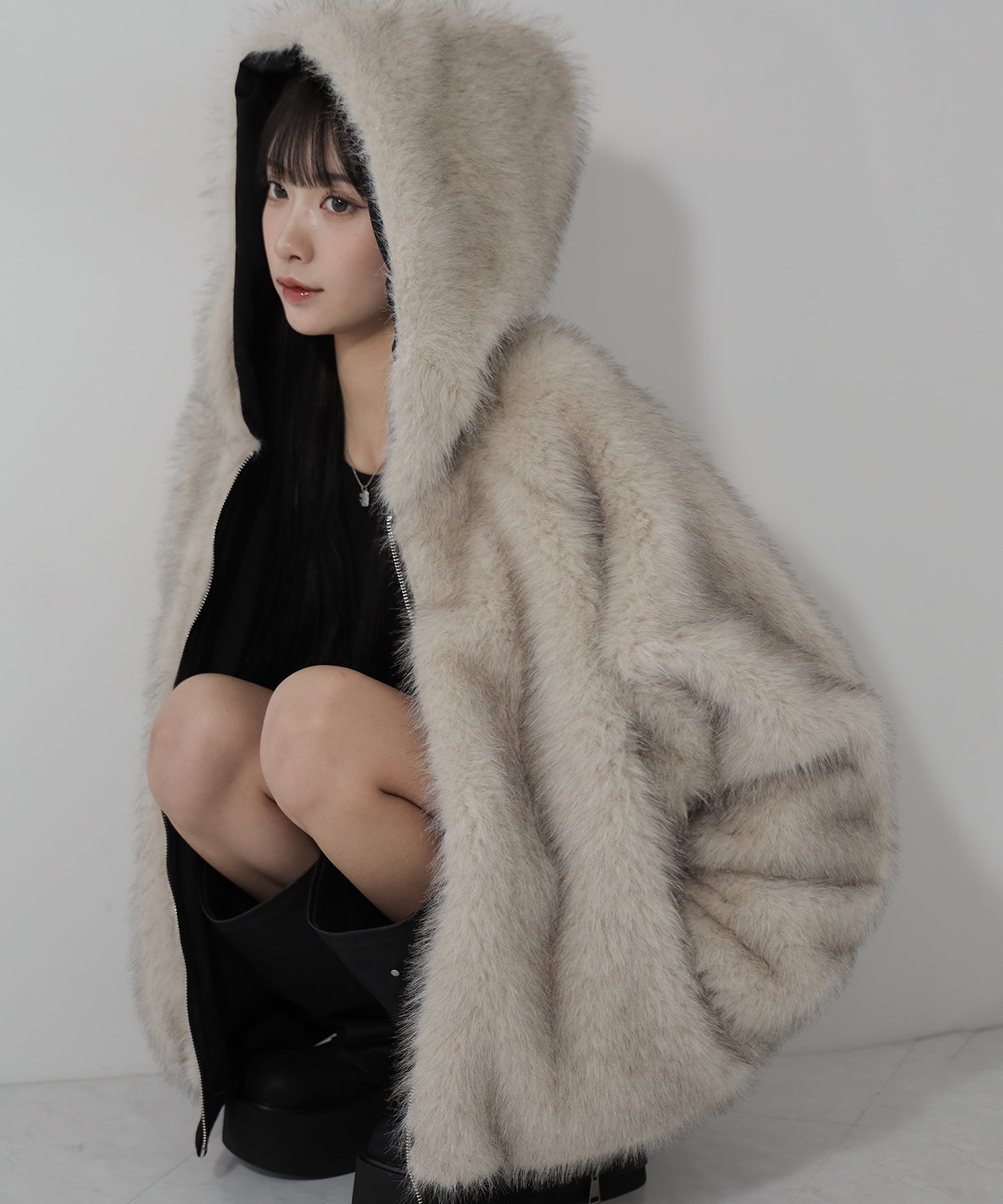 【 リバーシブル2WAY】ビッグフーディボリュームフェイクファーブルゾン / Reversible big hoodie volume fake fur blouson