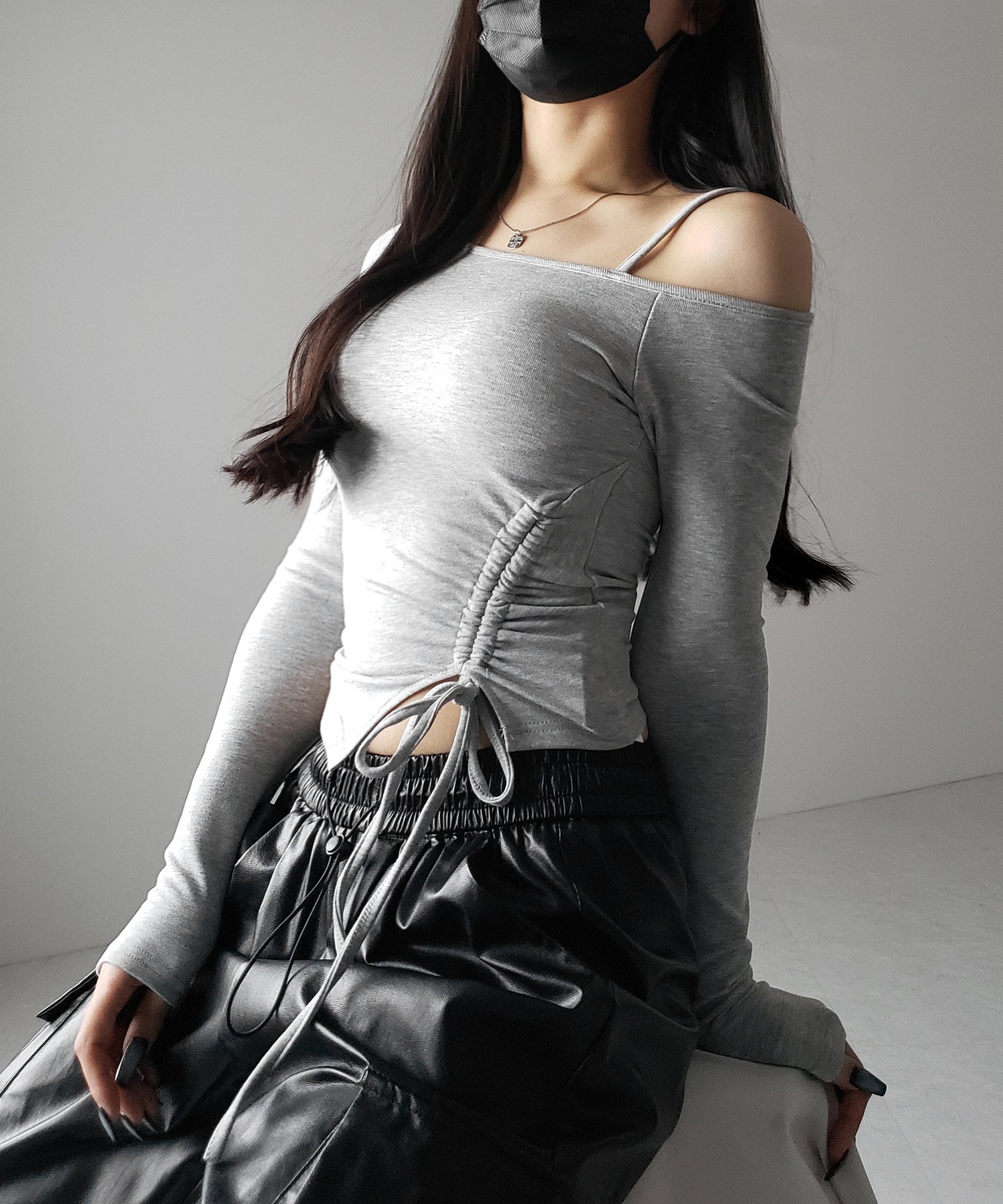 【 裏起毛 / カップ付 】サイドシャーリングリボンワンショルトップス / side shirring ribbon one shoulder tops