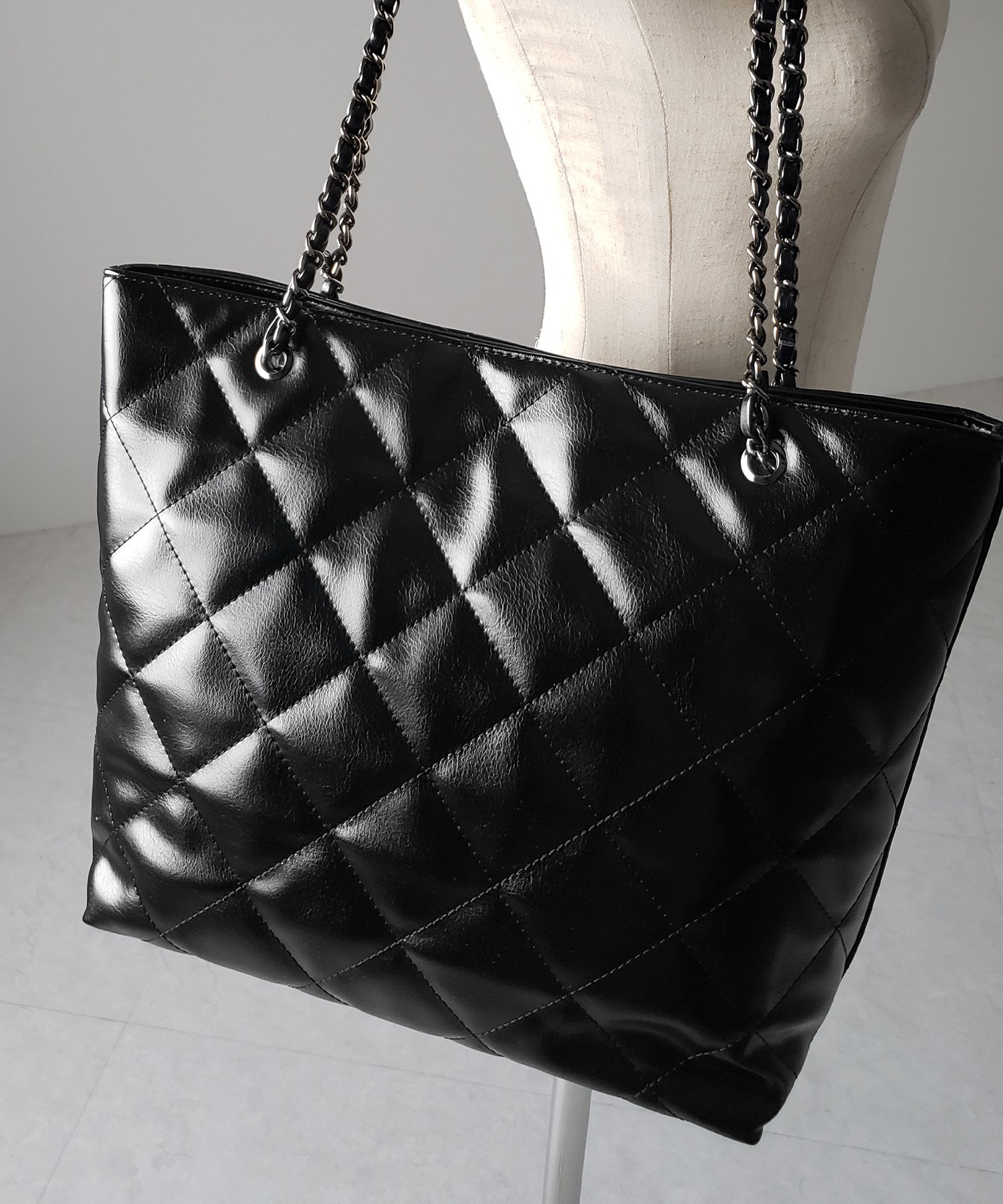 【 A4収納可 】キルティングチェーンスクエアトートショルダーバッグ / quilting chain square tote shoulder bag
