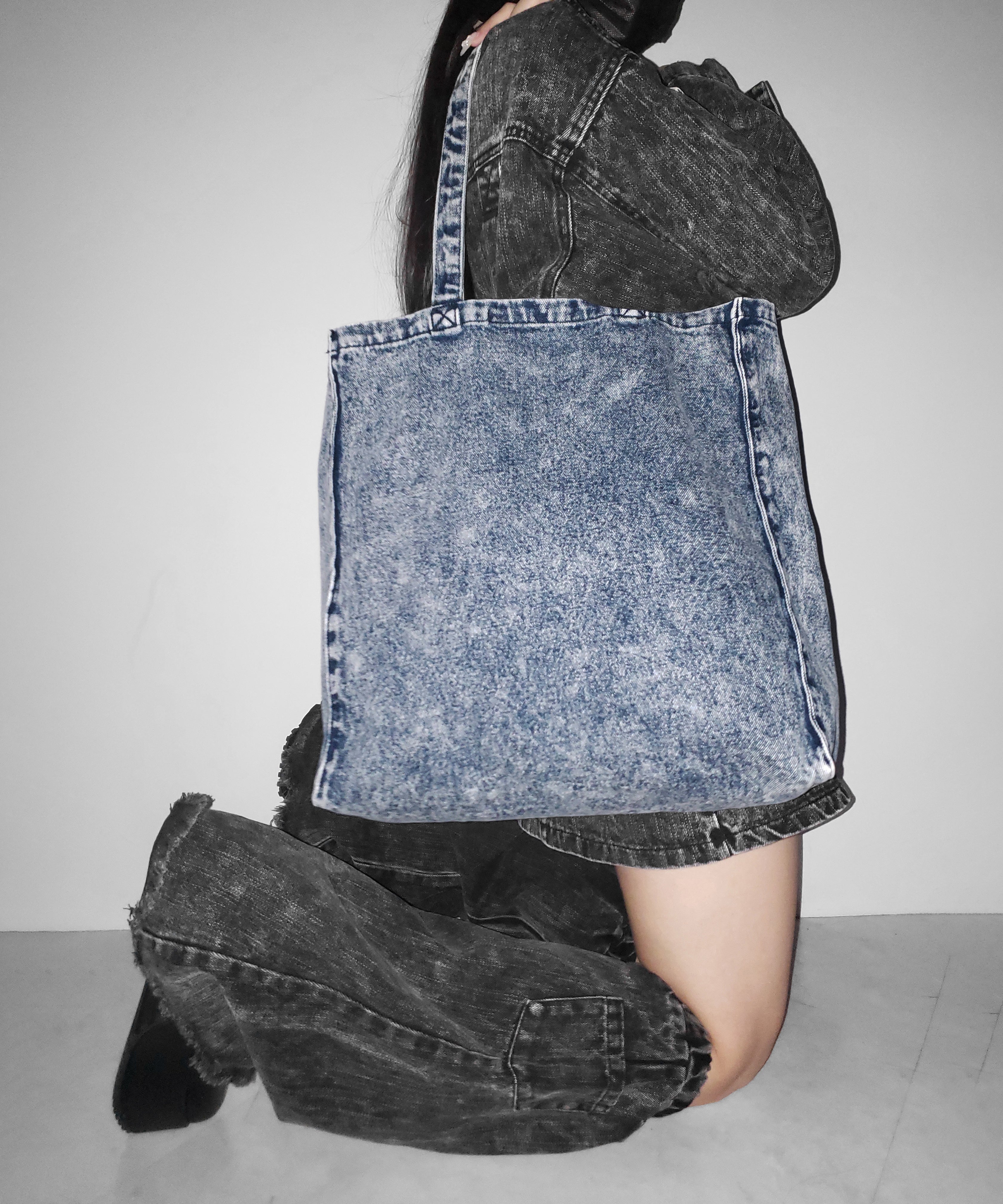 【 2color 】ヴィンテージケミカルブリーチビッグスクエアデニムトートバッグ / vintage chemical bleach big square denim tote bag