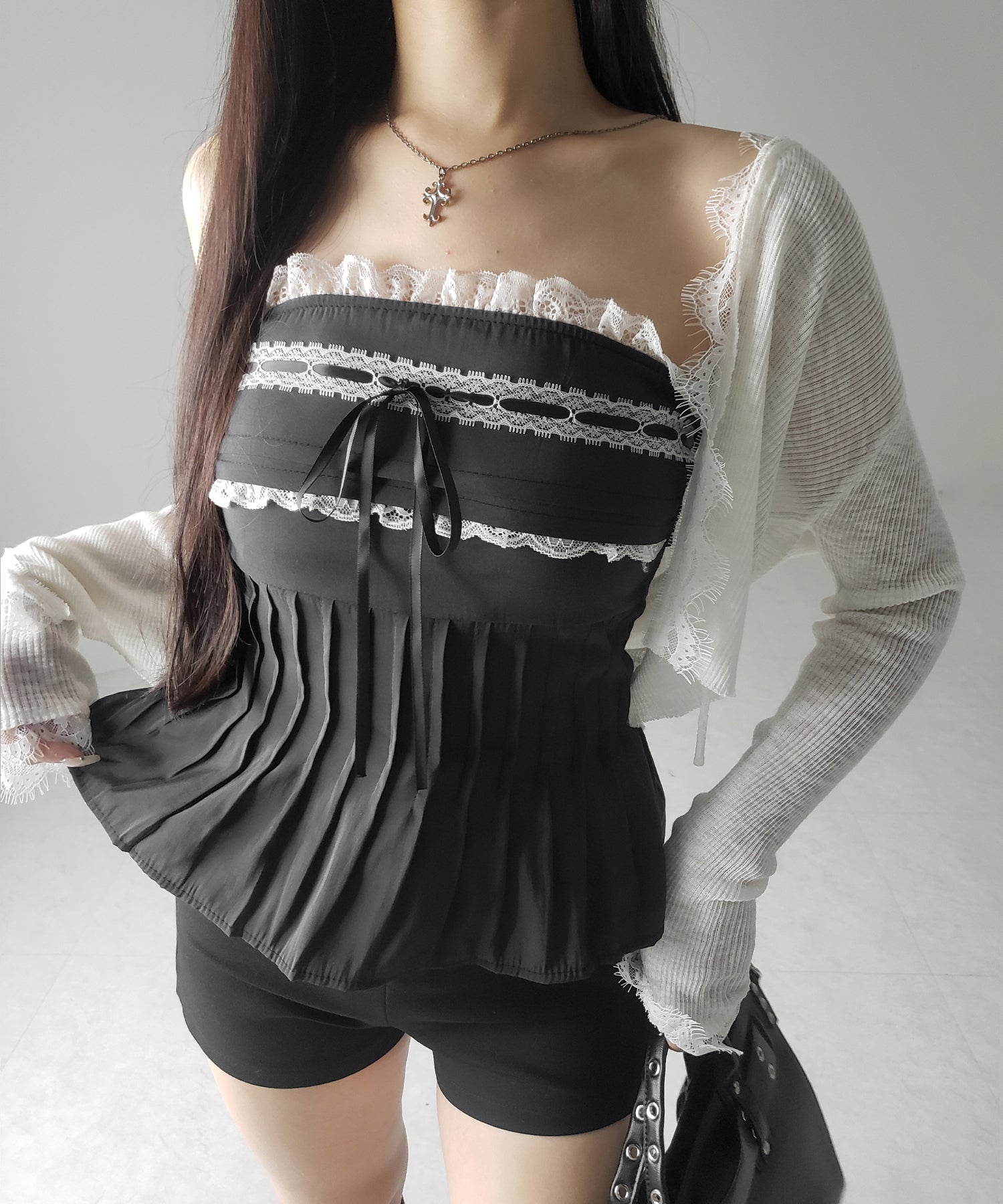 【 2color 】フロントリボンレースフレアベアトップ / front ribbon lace flare bare top