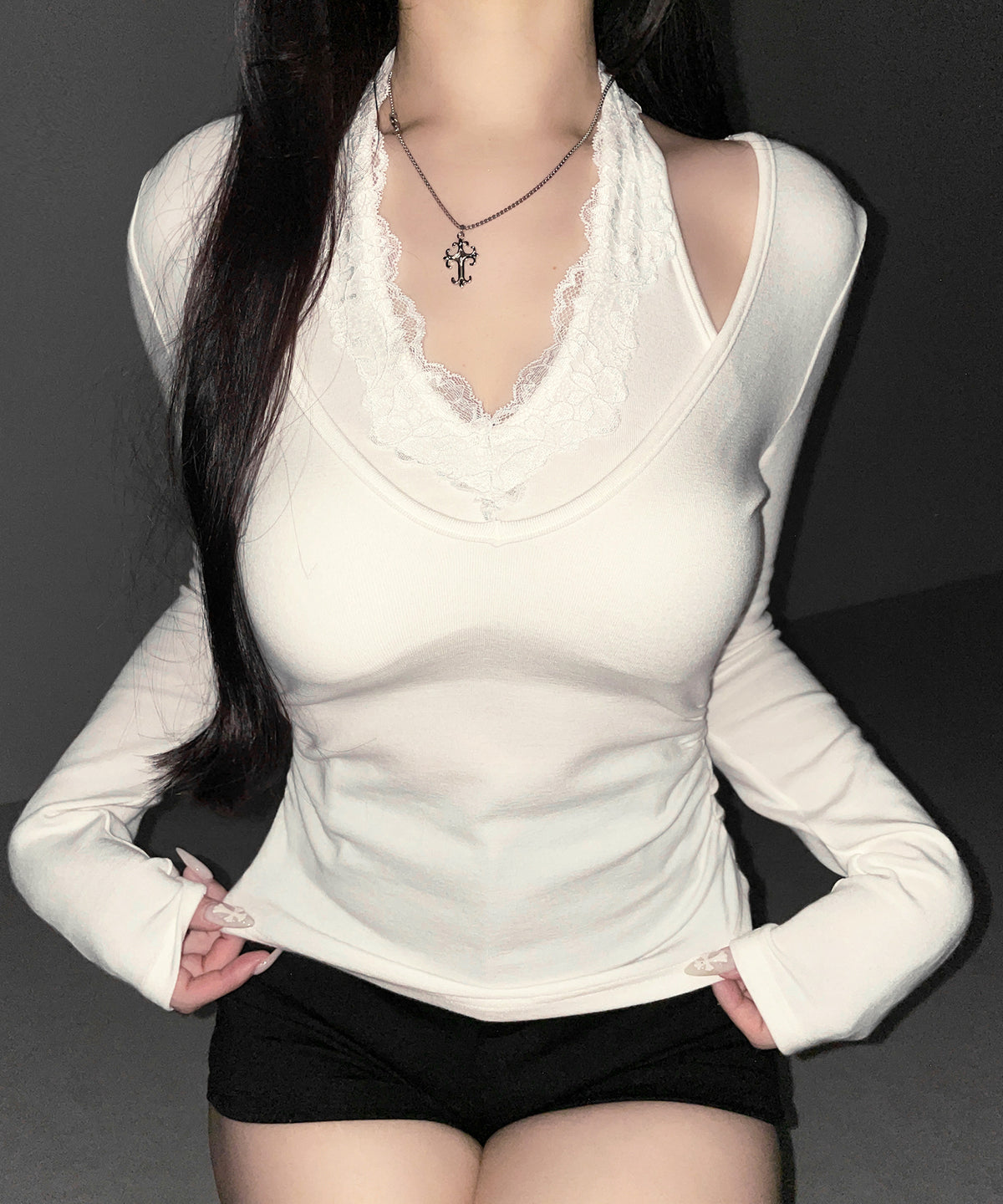 ホルターネックレースレイヤードトップス / Halter neck lace layered tops