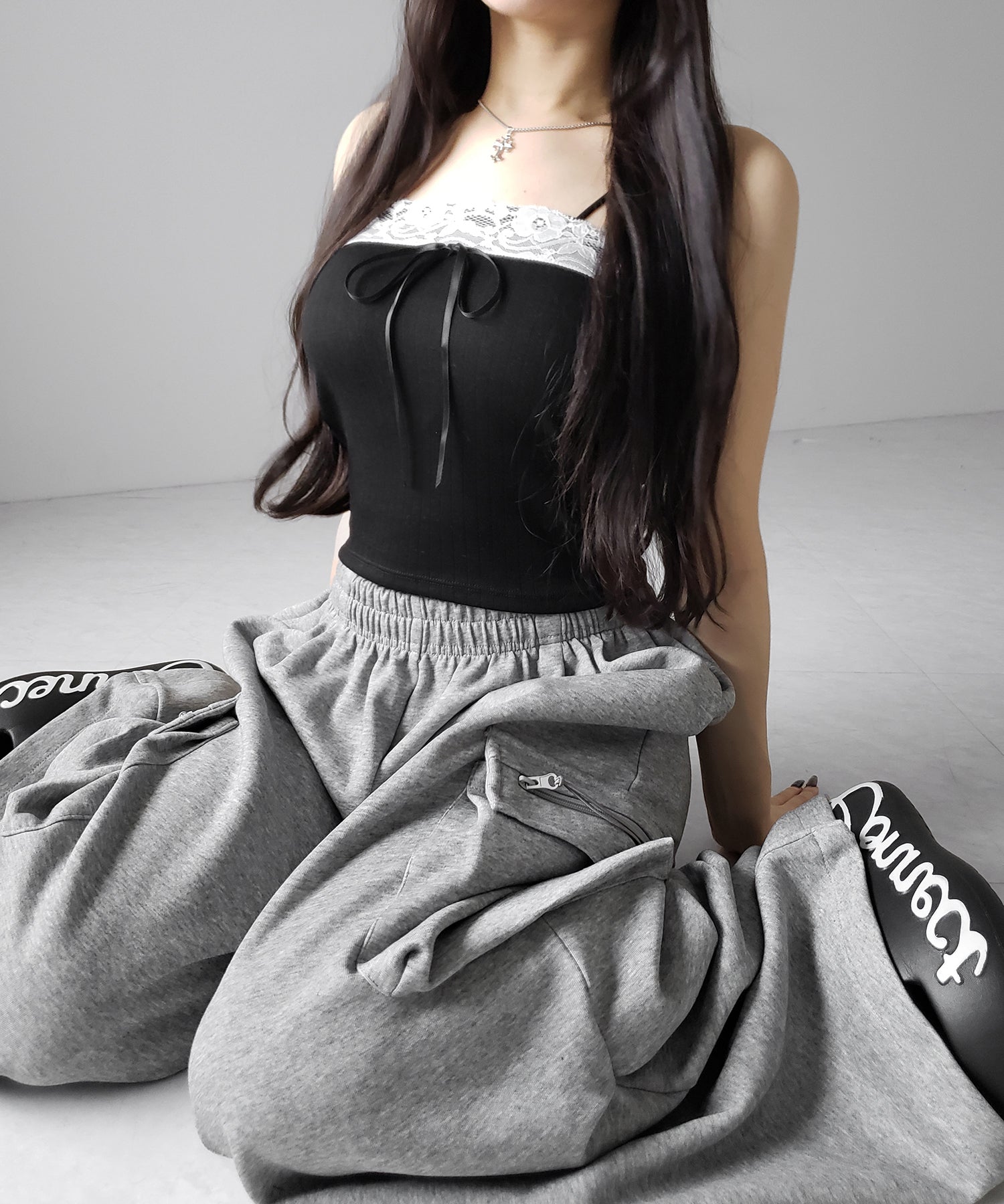 フロントリボンレースショートキャミソール / front ribbon lace short camisole