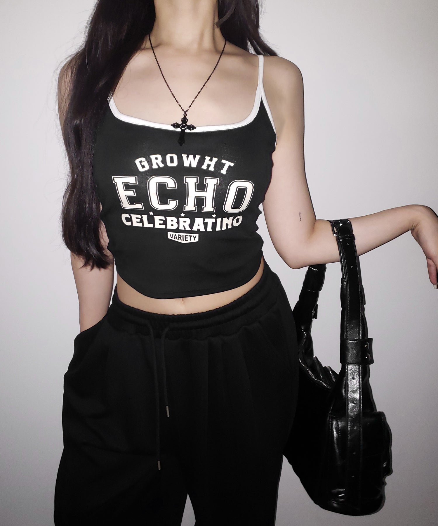 【 カップ付き 】フロントロゴプリントショートキャミソール / front logo print short camisole