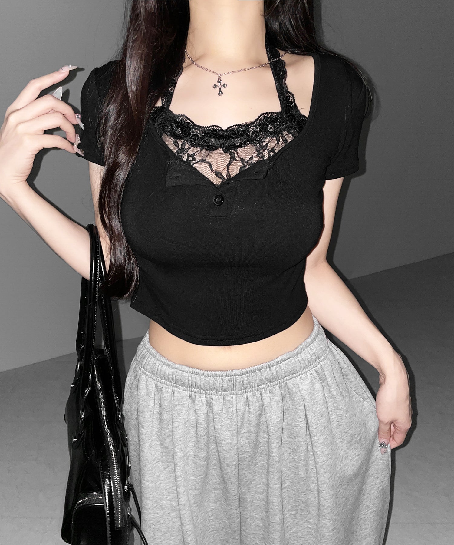 レースレイヤードホルターヘンリーネック半袖Tシャツ / lace layered halter henley neck short sleeve T-shirt