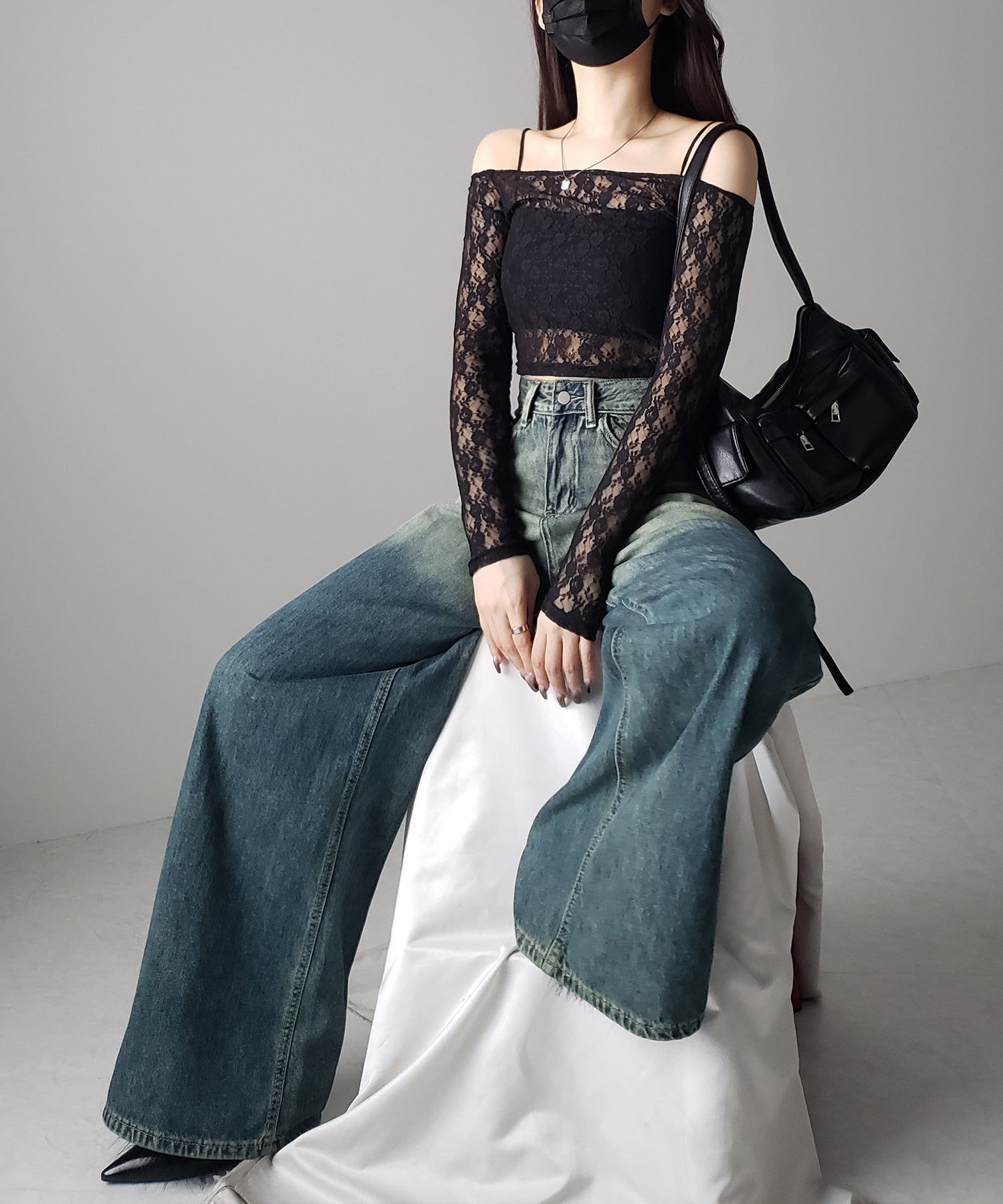 【 2color 】オフショルショートレーストップス / off-shoulder short lace tops