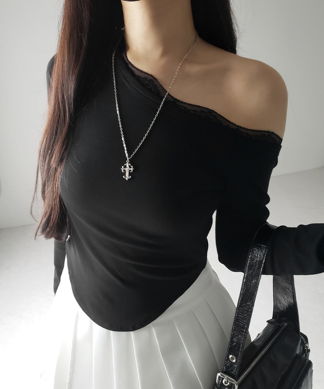 【 2color 】ワンショルダーレースポイントスリムカットソートップス / one shoulder lace point slim cutsew tops