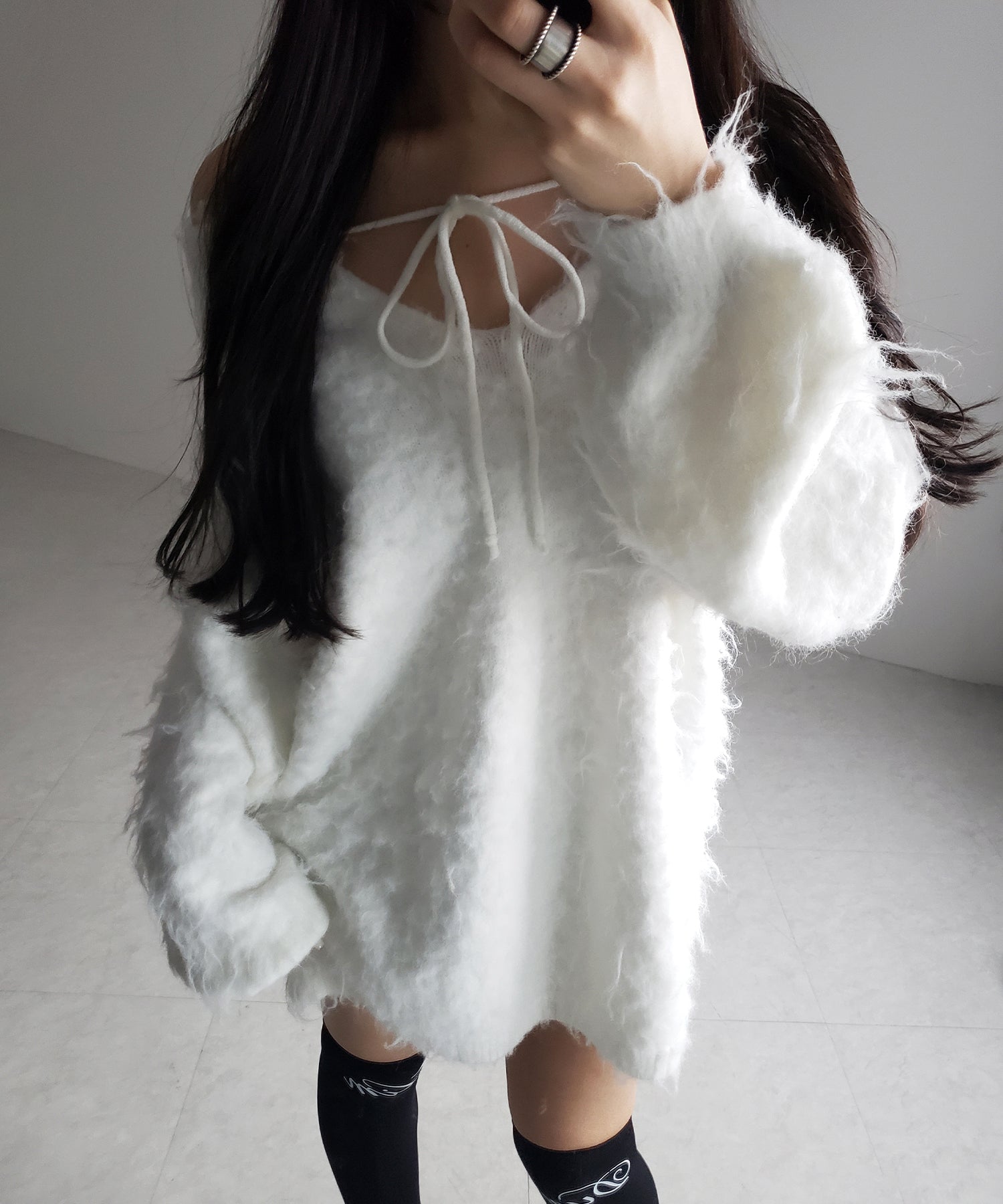 ストラップリボンオフショルオーバーシャギーニット / strap ribbon off shoulder over shaggy knit