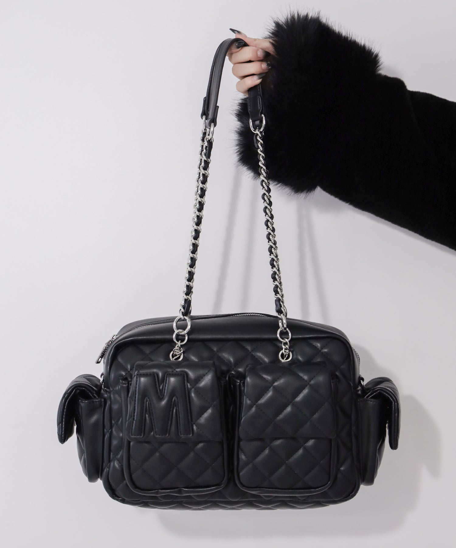 【 2WAY 】Mロゴフェイクレザーキルティングチェーンショルダーバッグ / M logo fake leather quilting chain shoulder bag