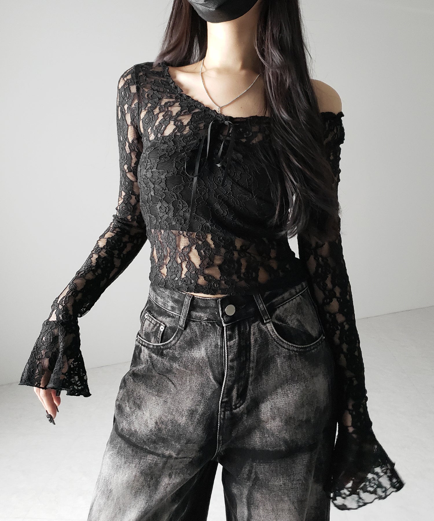 【 2color /2WAY 】フロントリボンオフショルスリムレーストップス / front ribbon off-shoulder slim lace tops