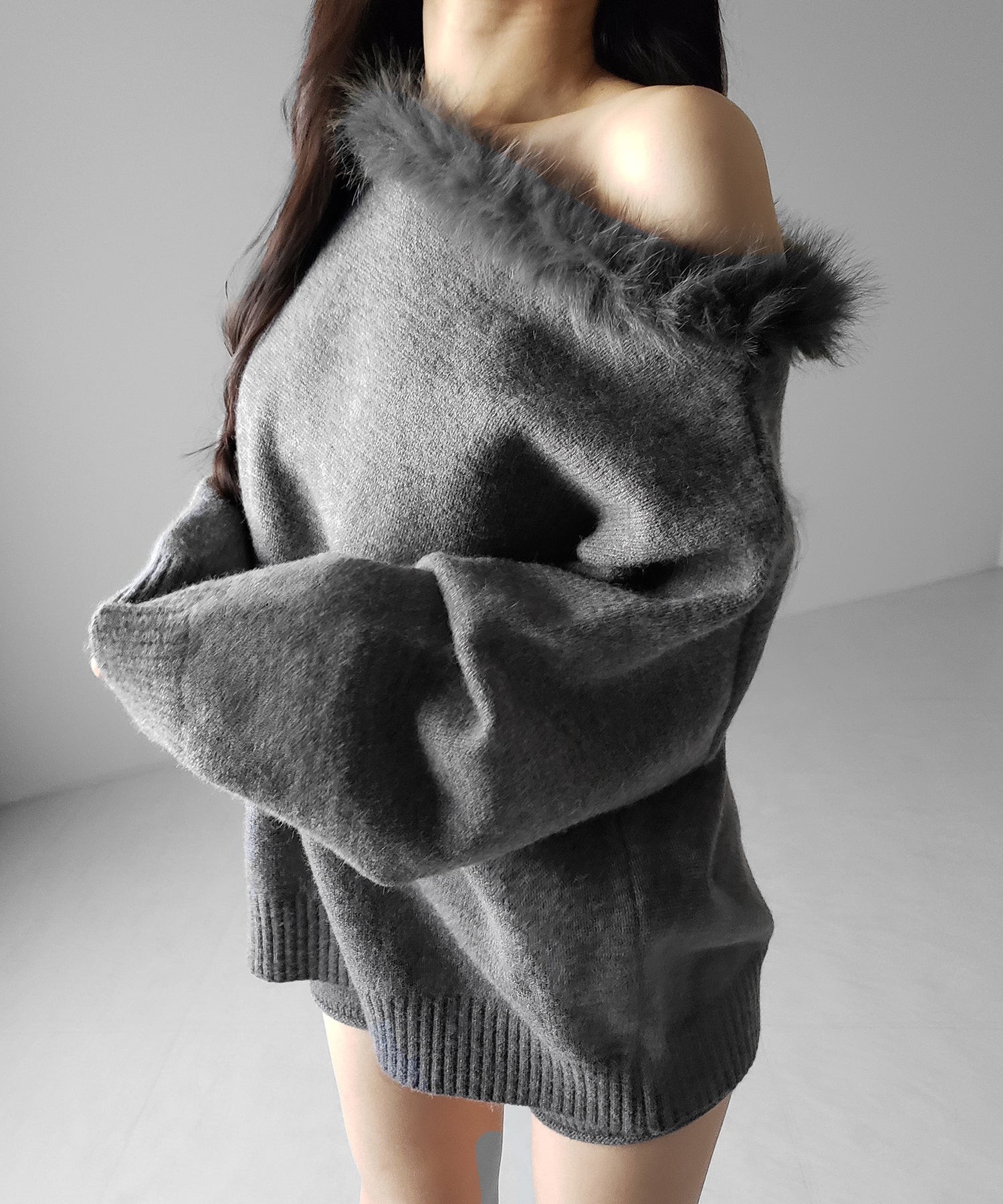 【 ニットセットアップ 】フェイクファーワンショルオーバーニット + ニットショートパンツ SET / fake fur one-shoulder over knit + knit short pants SET