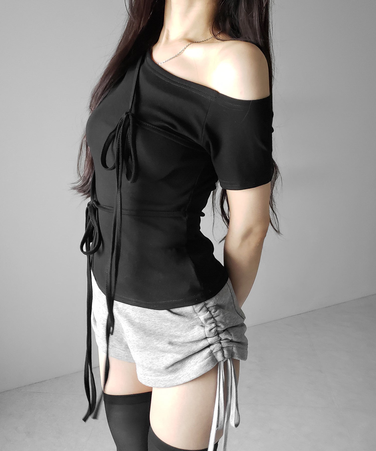 ストリングリボンスリムフィットTシャツ / string ribbon slim fit T-shirts