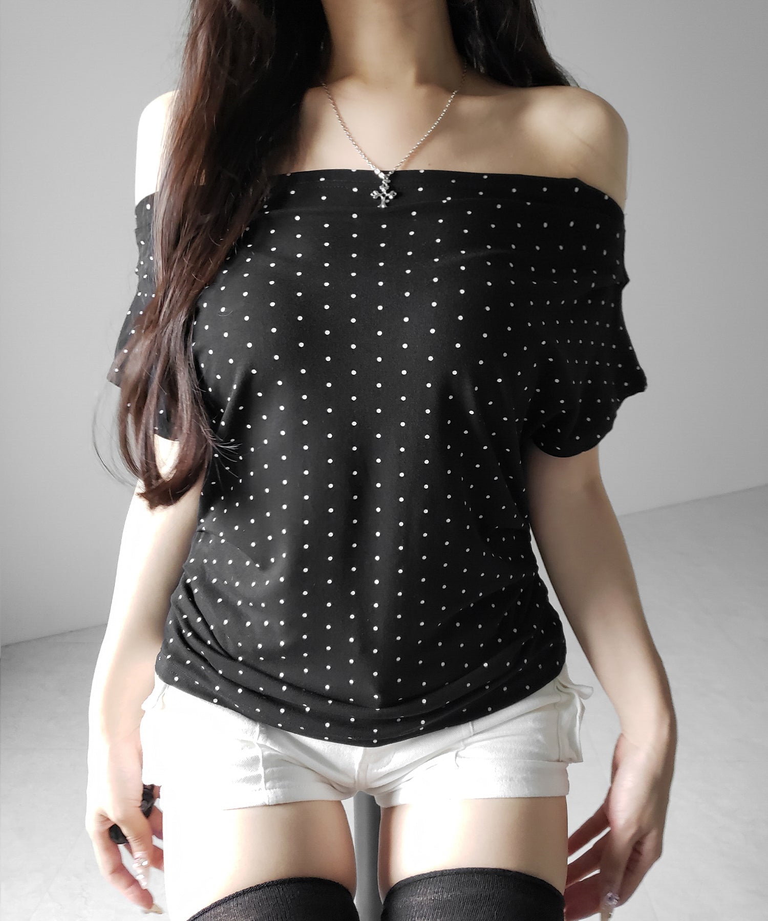 オフショルタックドレープドットTシャツ / off shoulder tack drape shortsleeve dot T-shirts
