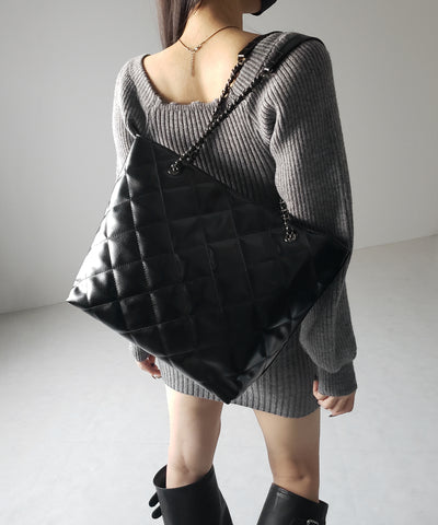 【 A4収納可 】キルティングチェーンスクエアトートショルダーバッグ / quilting chain square tote shoulder bag