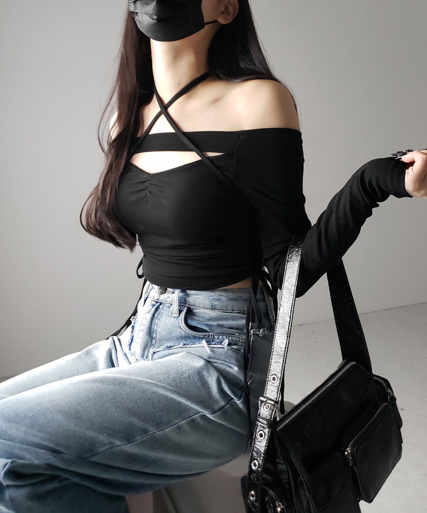 【 新色ピンク追加! / 2WAY 】クロスストラップリボンカットアウトオフショルトップス / cross strap ribbon cutout offshoulder tops