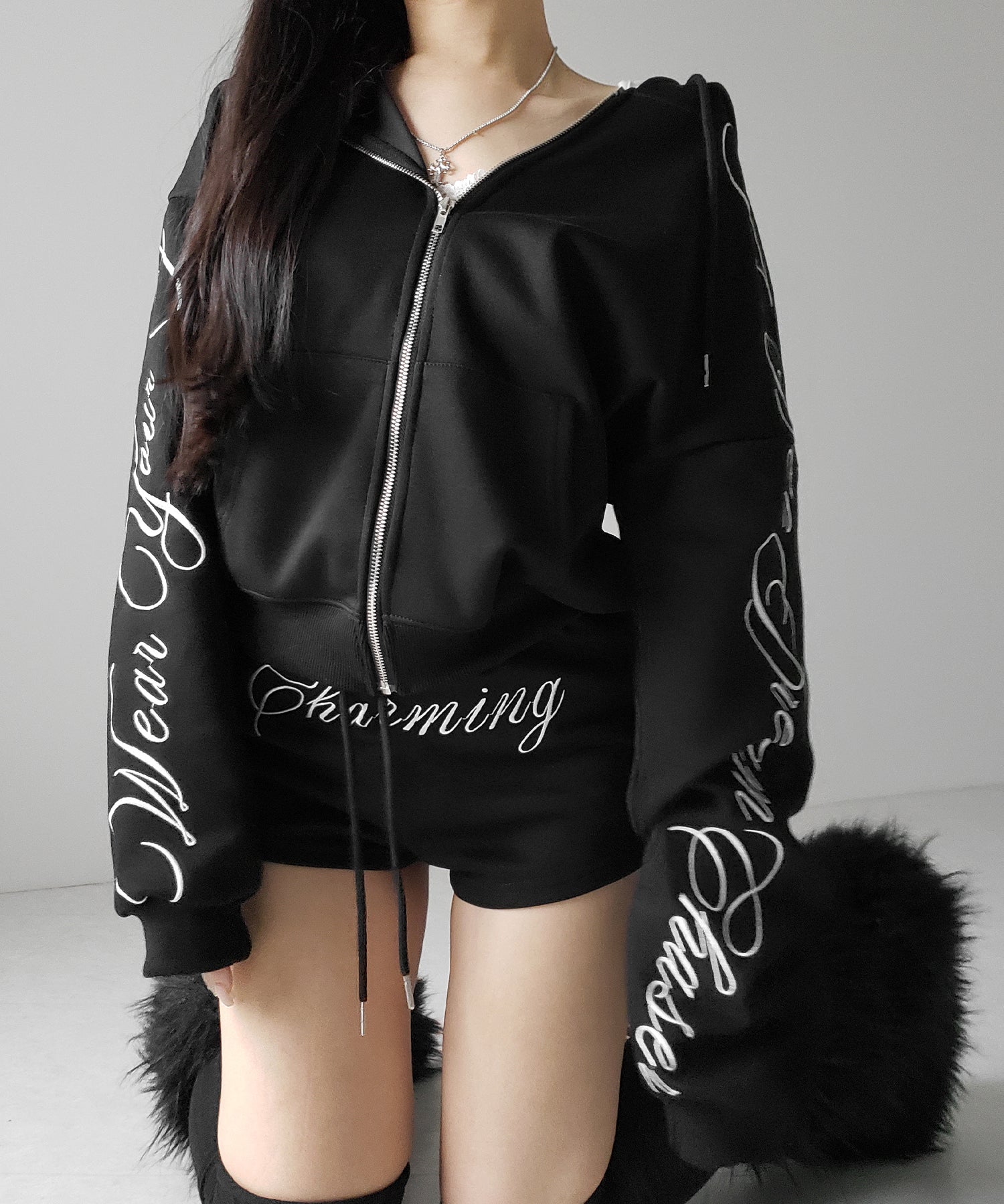 【 セットアップ 】レタリングロゴ刺繍ジップアップパーカー&ショートパンツ / lettering logo embroidery zip-up hoodie & short pants SETUP