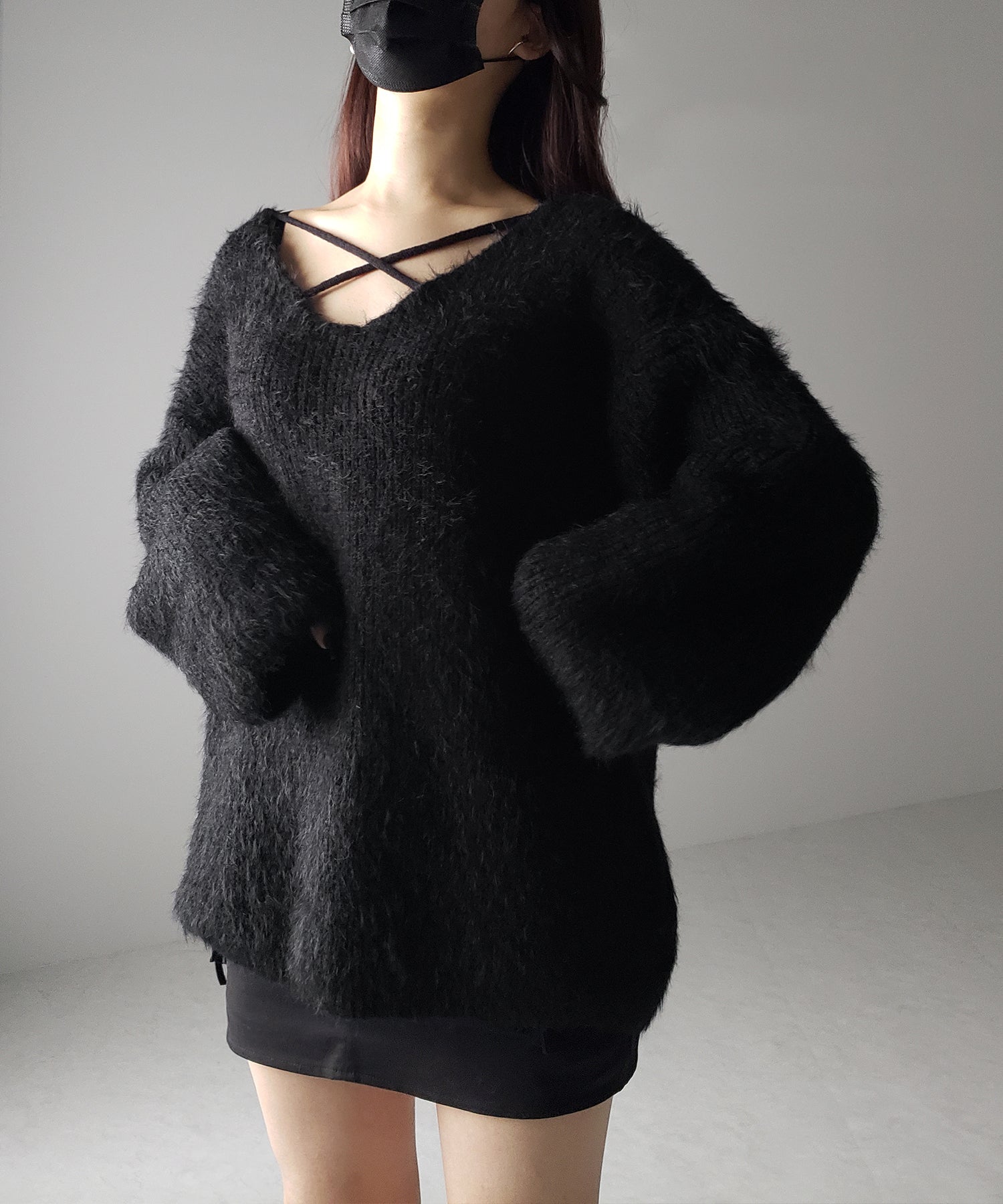 クロスストラップカットアウトルーズシャギーニット