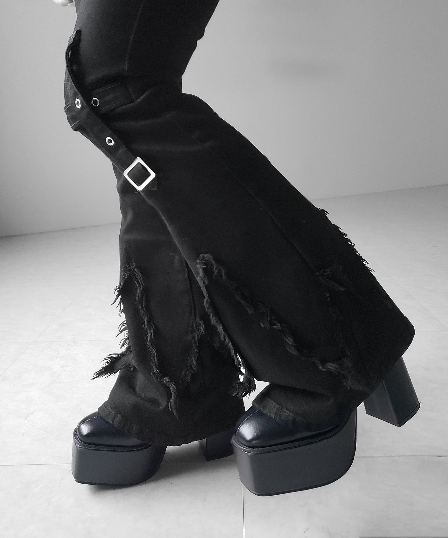 クロスデザインヴィンテージライクフリンジストレッチフレアデニム / cross design vintage-like fringe stretch flare denim