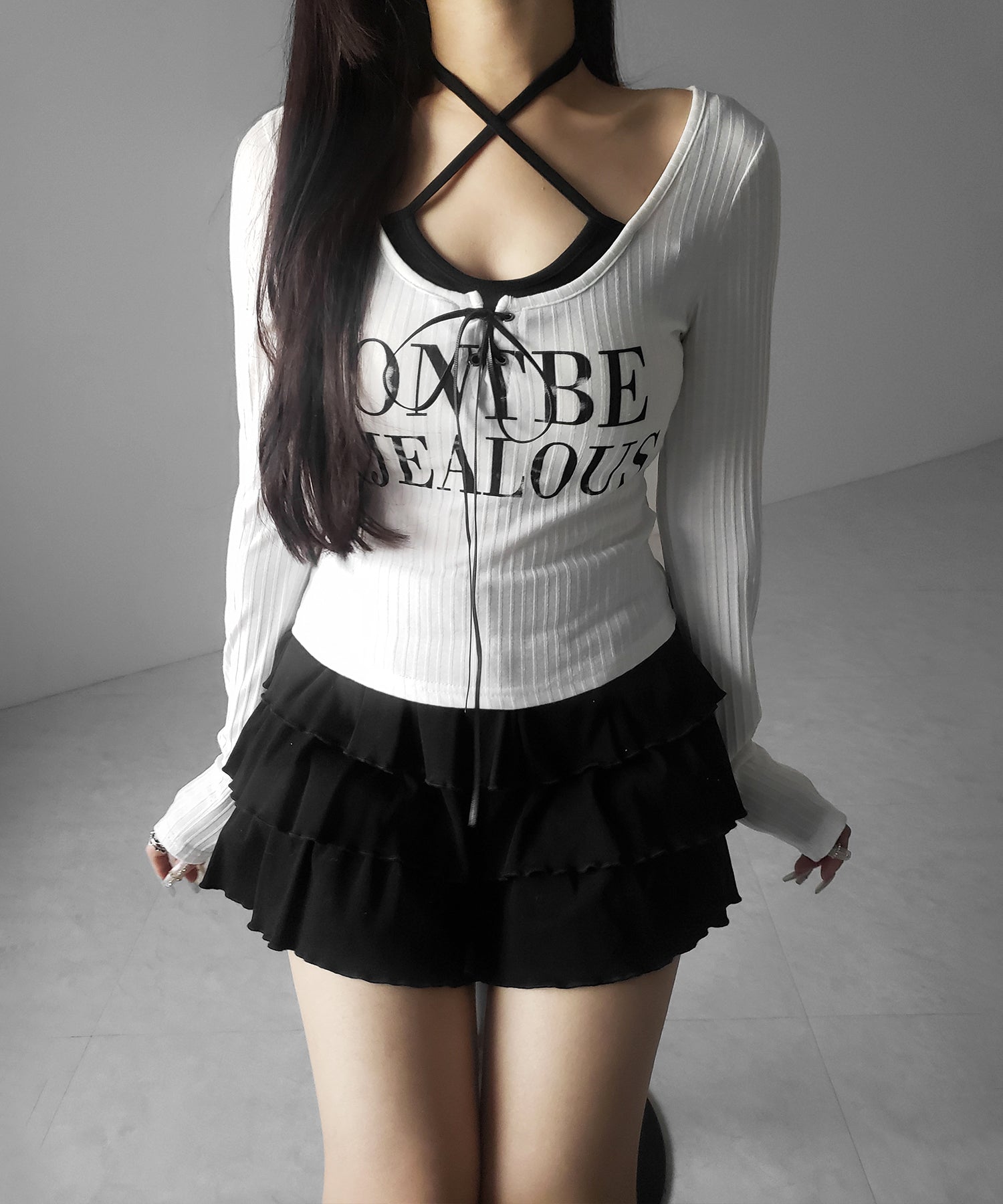 【 クロスネックにできる2WAY 】レースアップフェイクレイヤードロゴカットソートップス / laceup fake layered logo cutsew tops