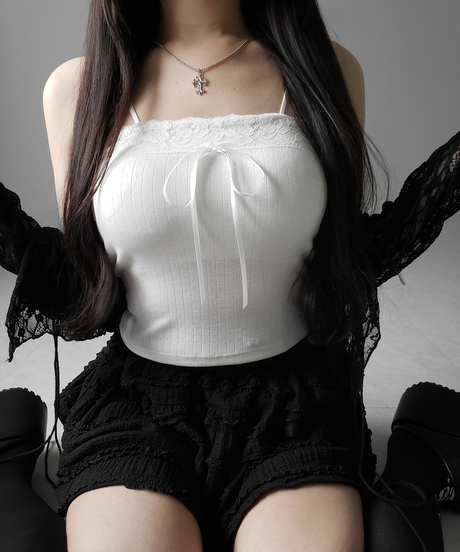 フロントリボンレースショートキャミソール / front ribbon lace short camisole