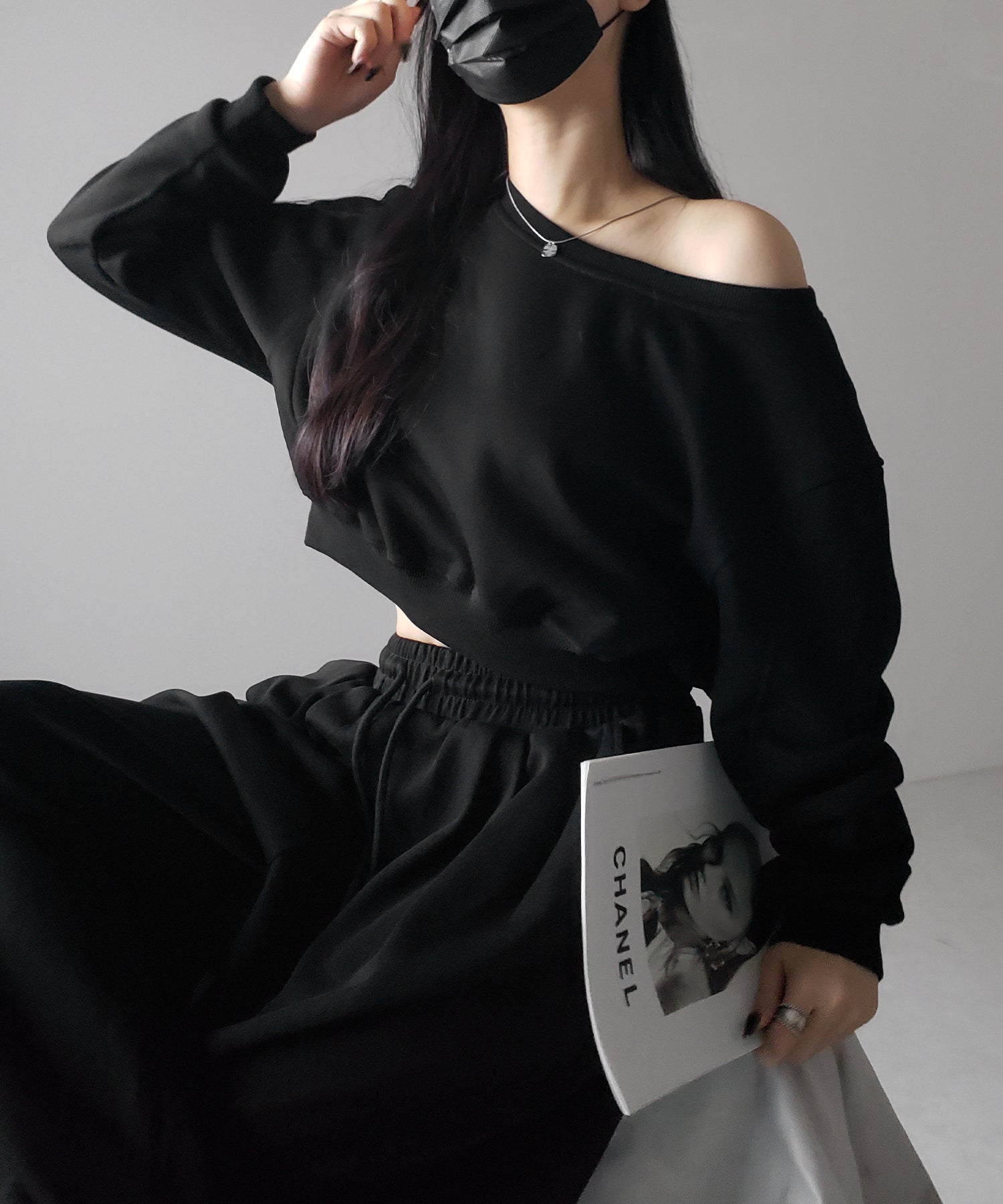 【 セットアップ 】ワンショルダーショートスウェットトップス + タックワイドパンツ SET / off shoulder short sweat tops & tack wide pants SET