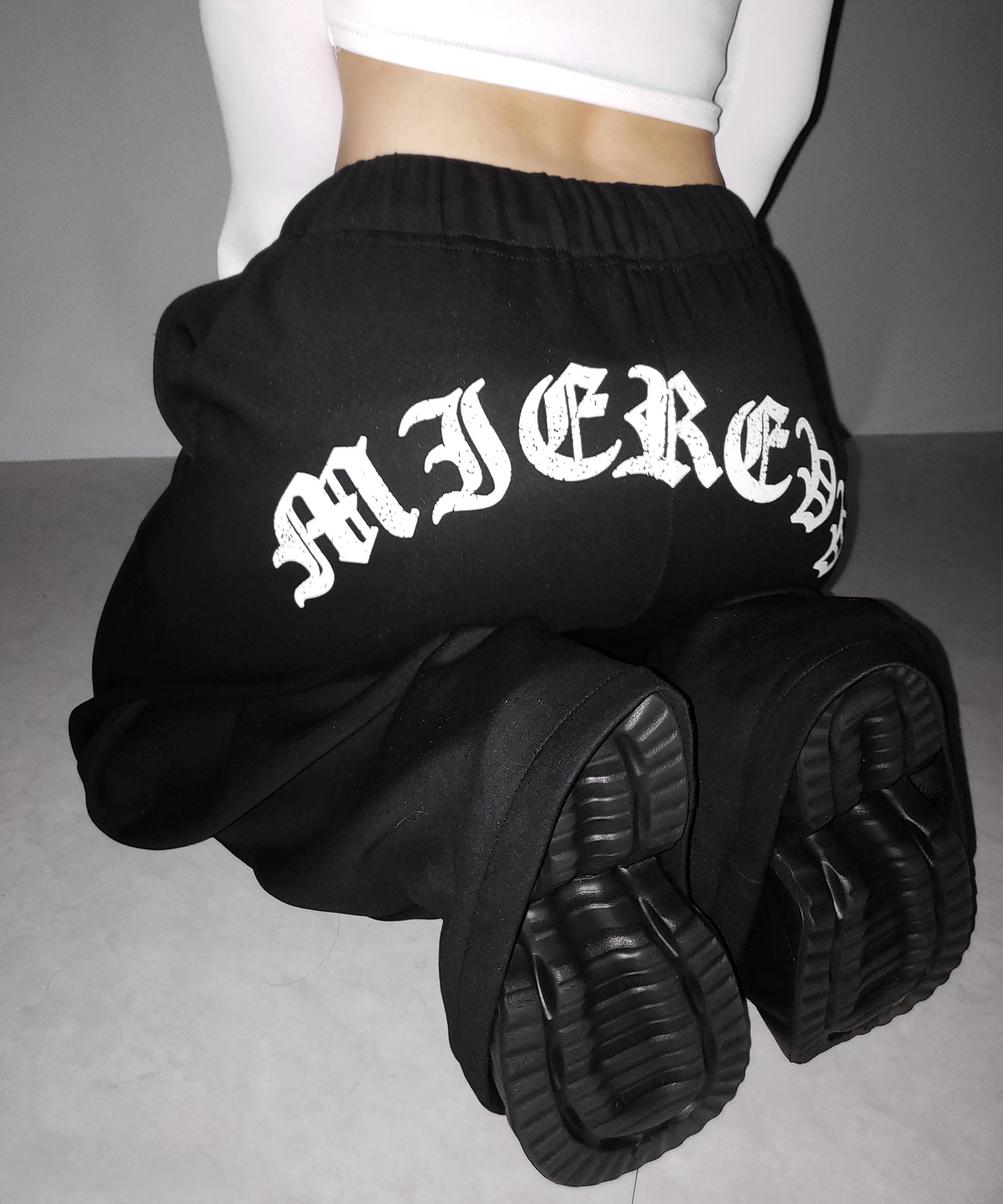 グランジロゴバックプリントスウェットワイドパンツ / grunge logo back print sweat wide pants
