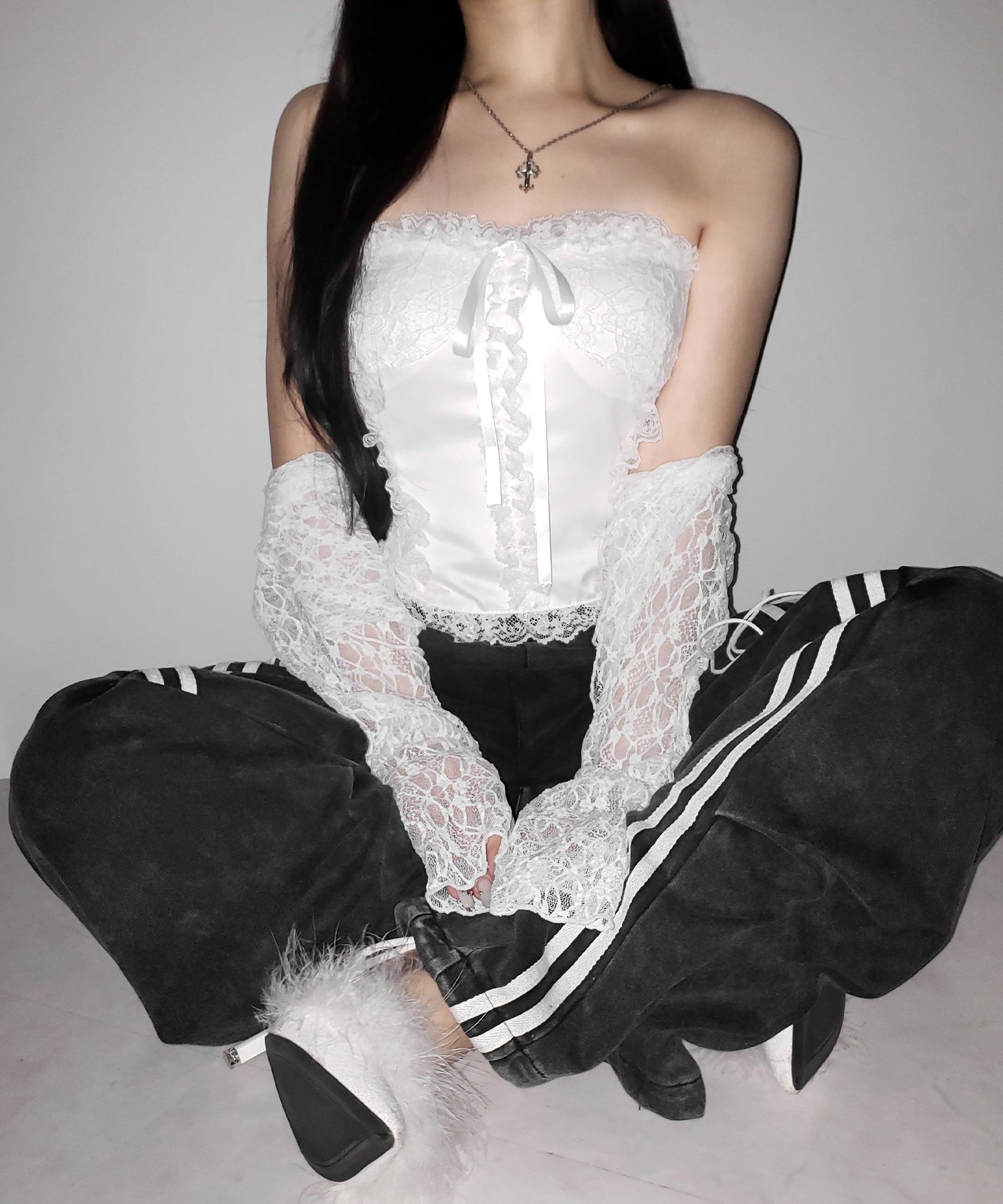 【 2color 】フロントリボンレースフリルコルセットベアトップ / front ribbon lace frill corset bare top