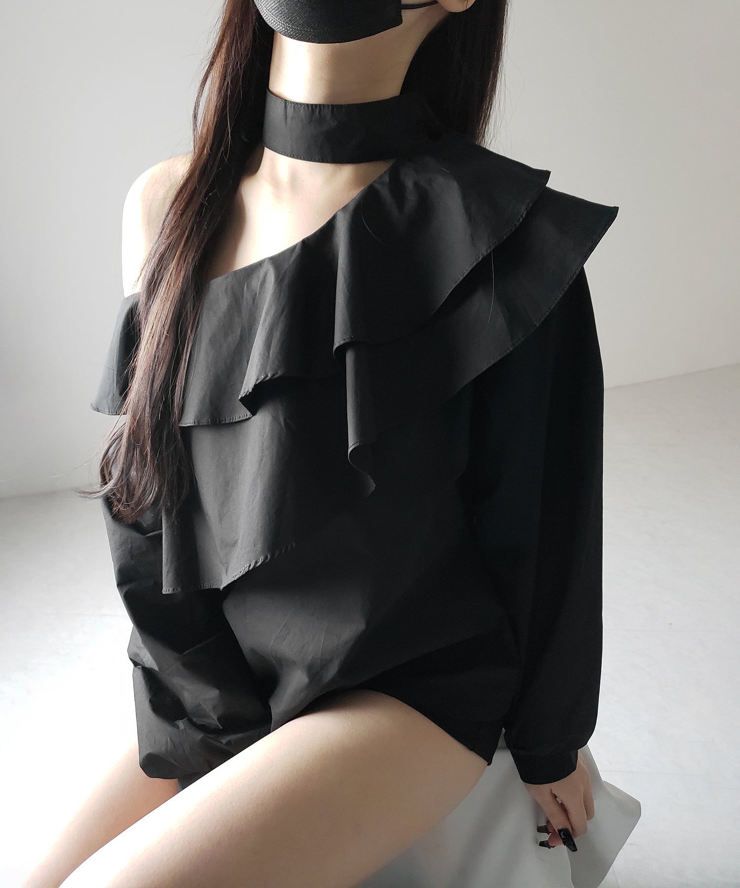 【 2color 】チョーカーフリルワンショルダーブラウス / choker frill one shoulder blouse
