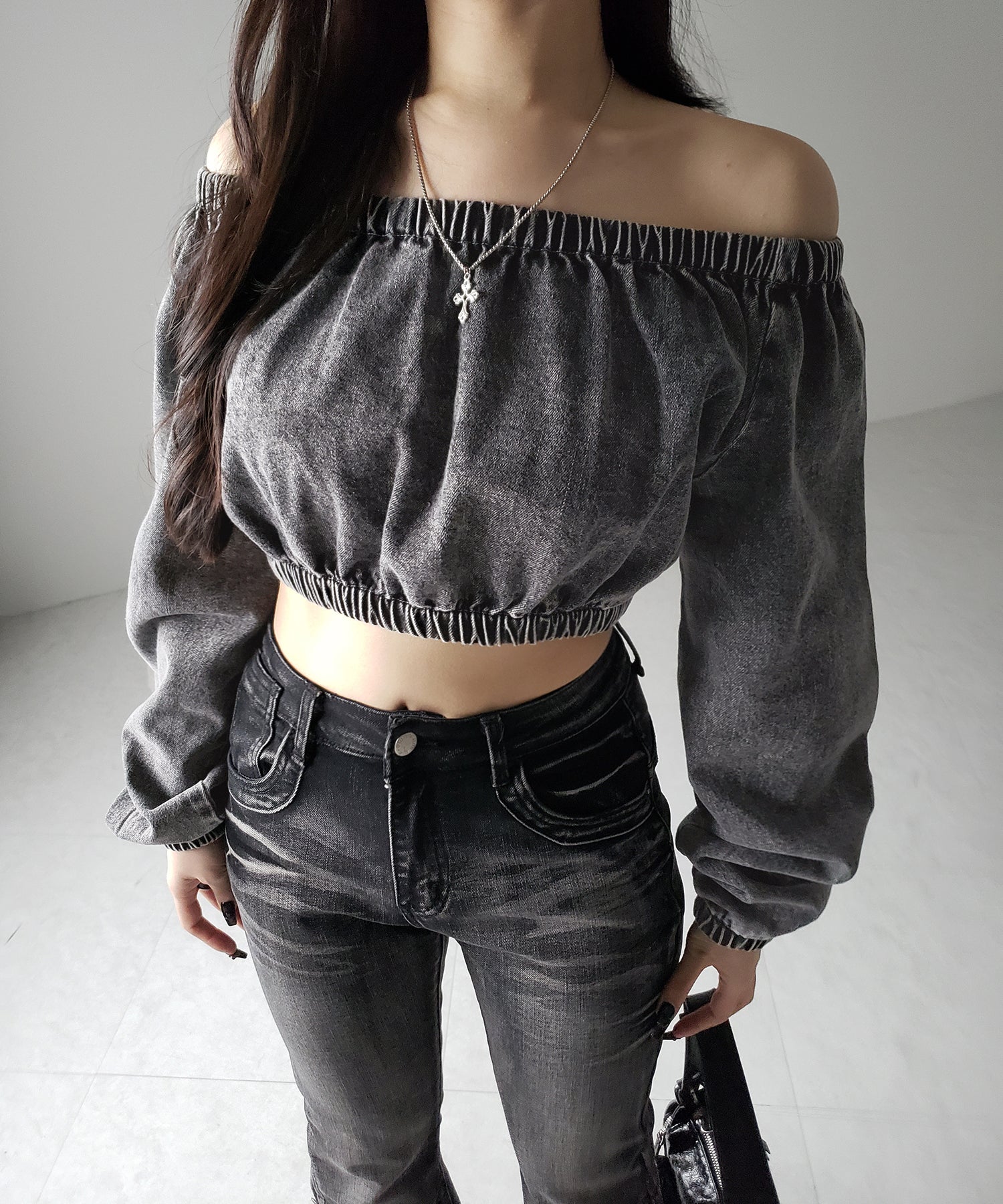 【 2color 】ヴィンテージデニムギャザーオフショルトップス / vintage denim gathered off shoulder tops