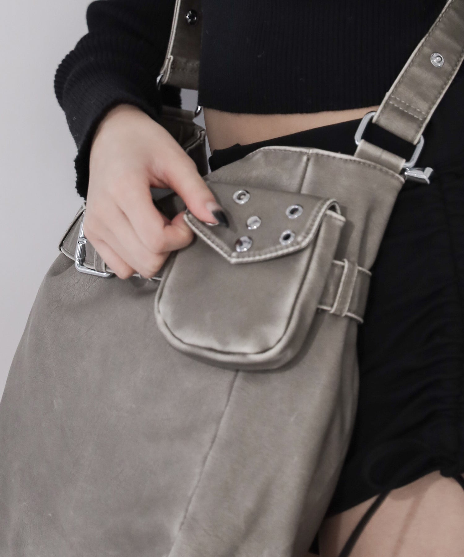 【 A4収納可 】ミニポーチ付きスタッズベルトヴィンテージフェイクレザーショルダーバッグ / mini poach SET studs belt vintage fake leather shoulder bag