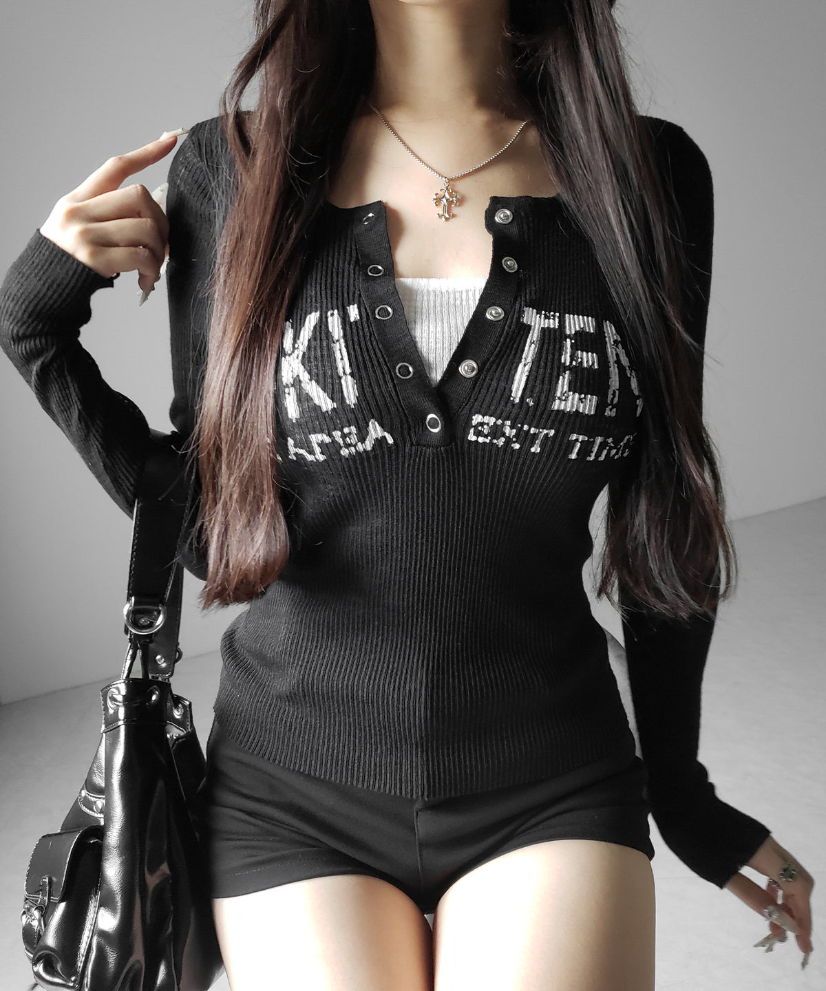 ヘンリーネックフェイクレイヤードロゴ長袖シアーニットトップス / henly neck fake layered logo longsleeve sheer rib knit tops