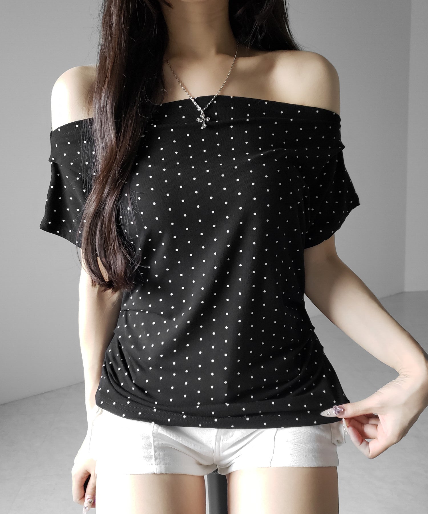 オフショルタックドレープドットTシャツ / off shoulder tack drape shortsleeve dot T-shirts