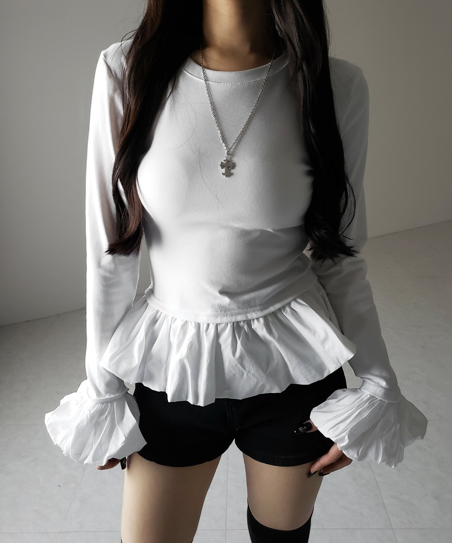 【 2color 】裾バルーンフリルカットソートップス / hem balloon frill cutsew tops