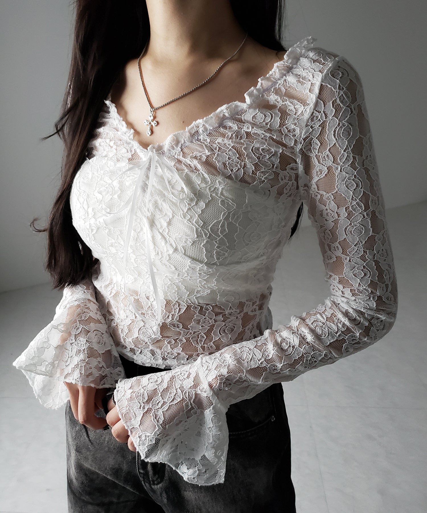 【 2color /2WAY 】フロントリボンオフショルスリムレーストップス / front ribbon off-shoulder slim lace tops