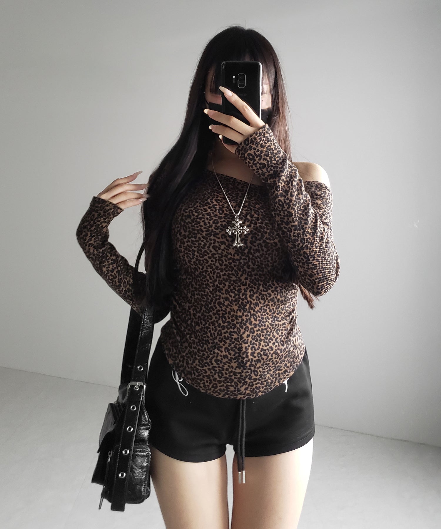 レオパードワンショルシャーリングリブカットソートップス / leopard one shoulder shirring rib cutsew tops
