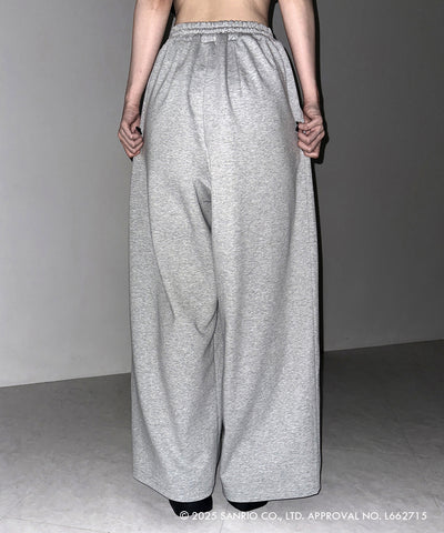 【 HELLO KITTY × me+em select 】ハローキティグランジロゴワイドスウェットパンツ / Hello Kitty grunge logo wide sweatpants 【 セットアップ着用可能 】