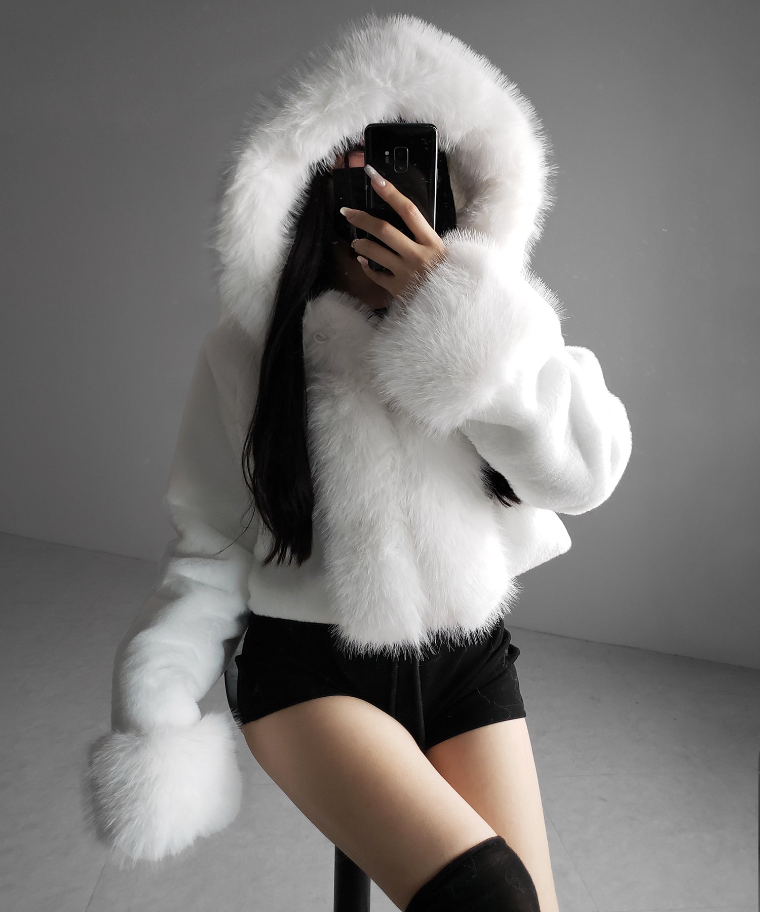 フェイクファーフードレディーショートコート / fake fur hoodec lady short coat