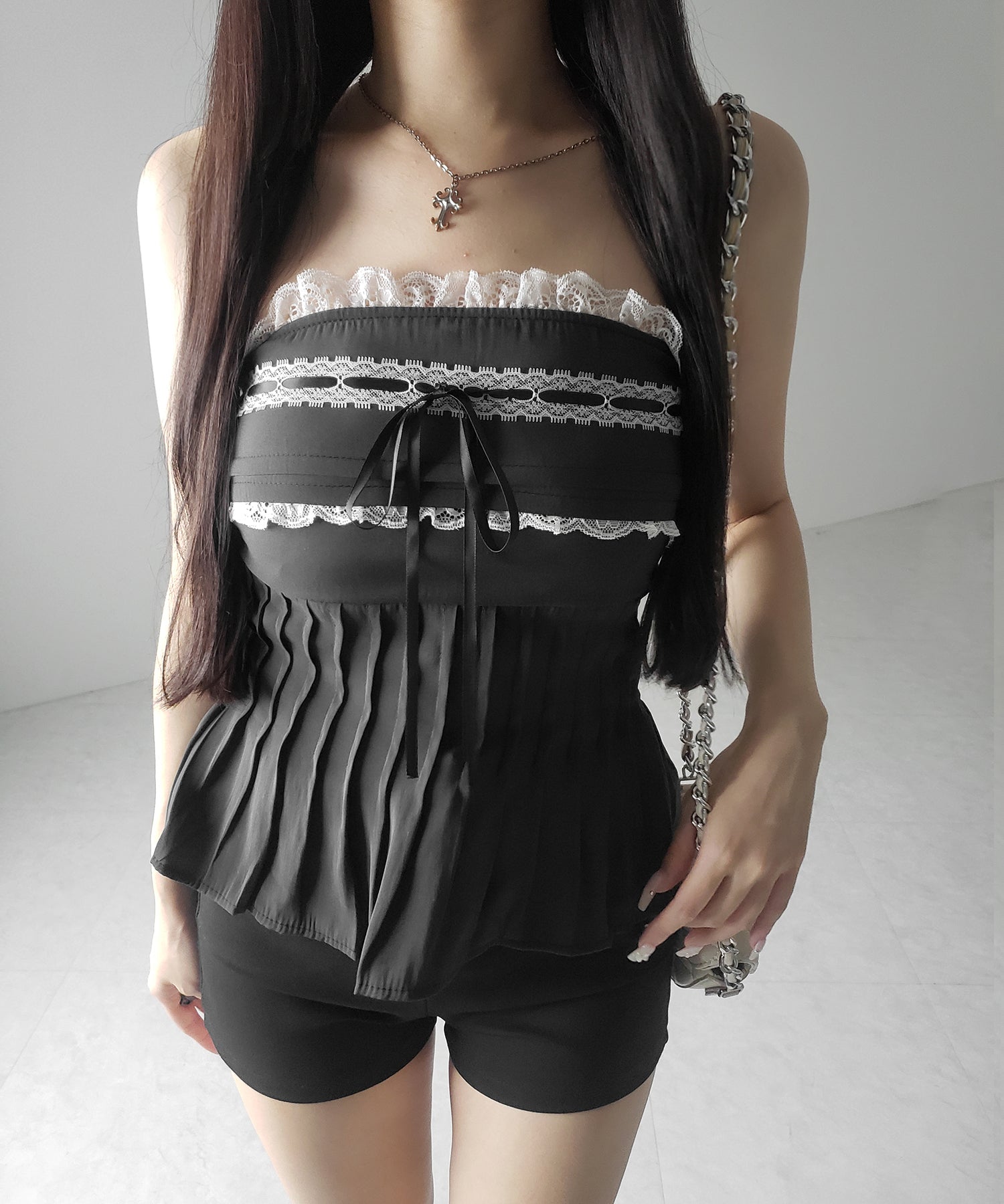 【 2color 】フロントリボンレースフレアベアトップ / front ribbon lace flare bare top