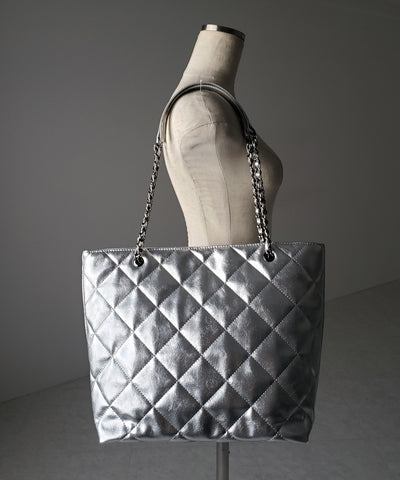 【 A4収納可 】キルティングチェーンスクエアトートショルダーバッグ / quilting chain square tote shoulder bag