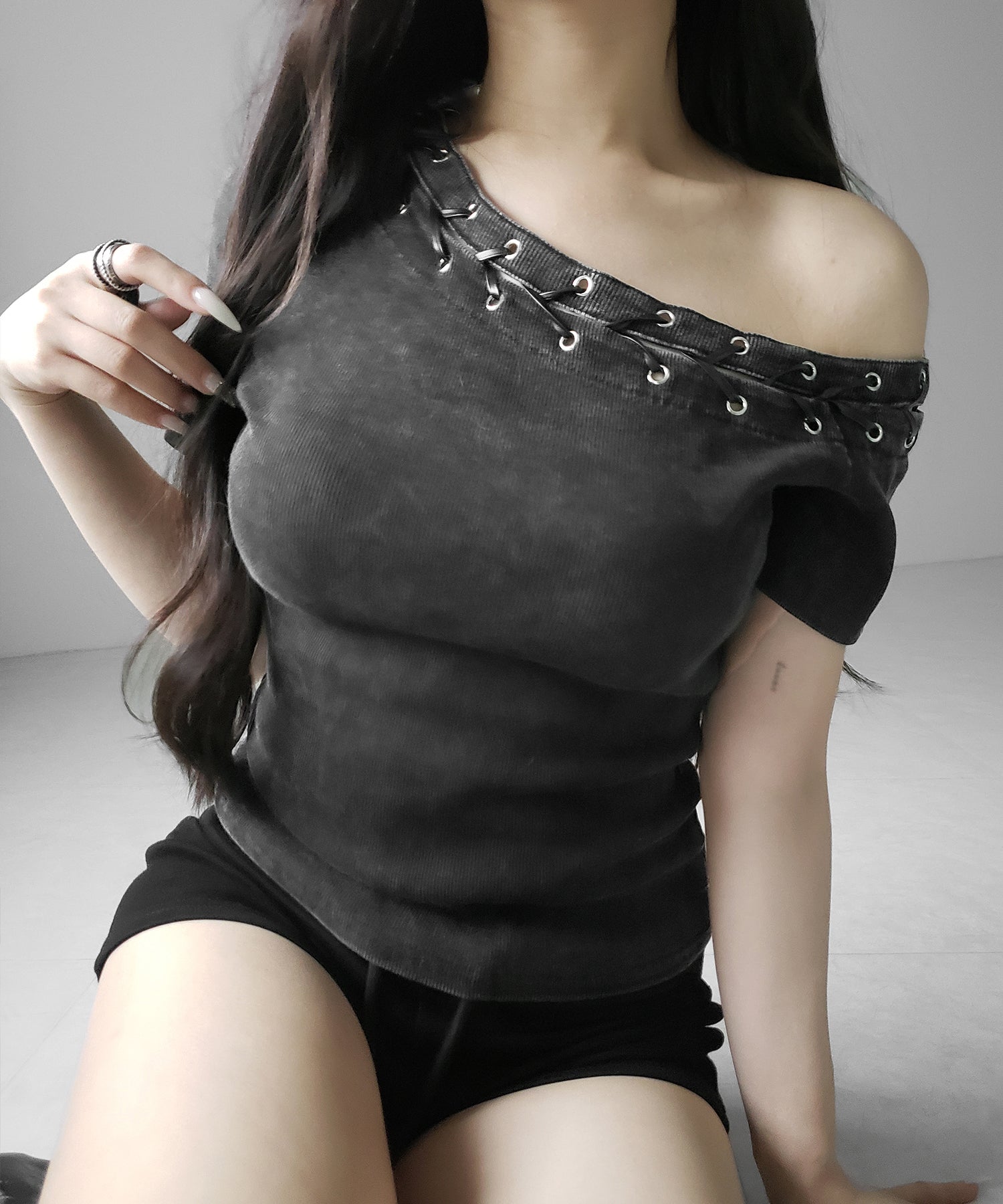 ヴィンテージカットアウトレースアップ半袖ワンショルリブトップス / vintage cutout laceup short sleeve one shoulder lib tops