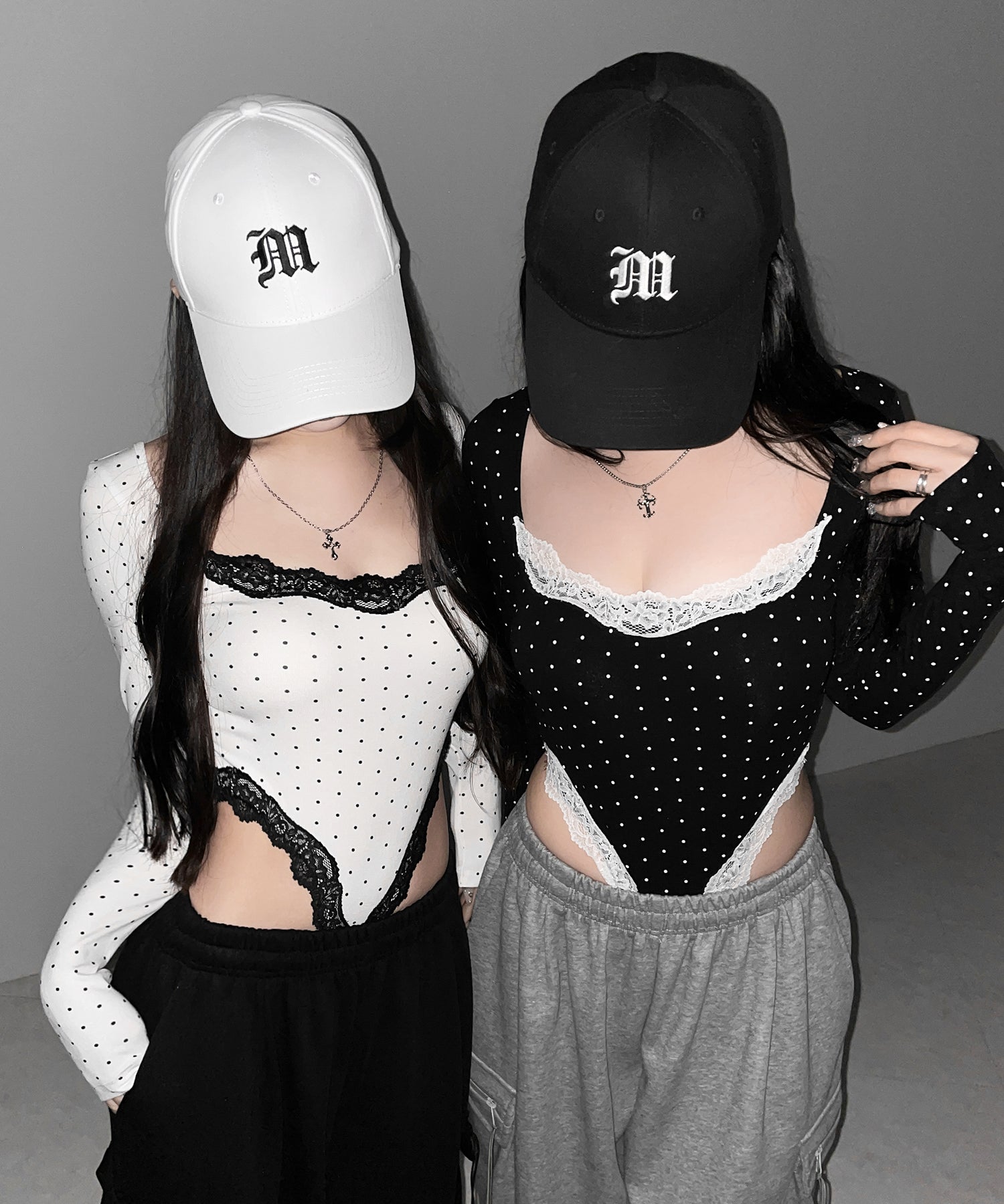 ドットカットアウトレースポイントボディスーツトップス /dot cutout lace point bodysuit tops