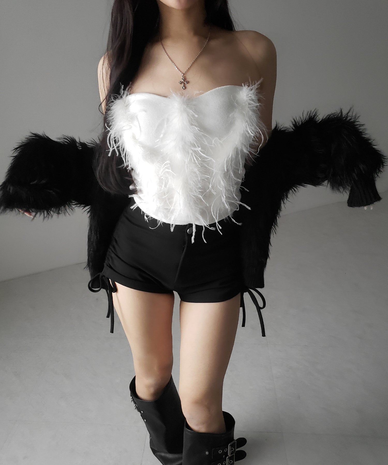 フェザーファードッキングビスチェベアトップ / feather fur docking bustier bare tops