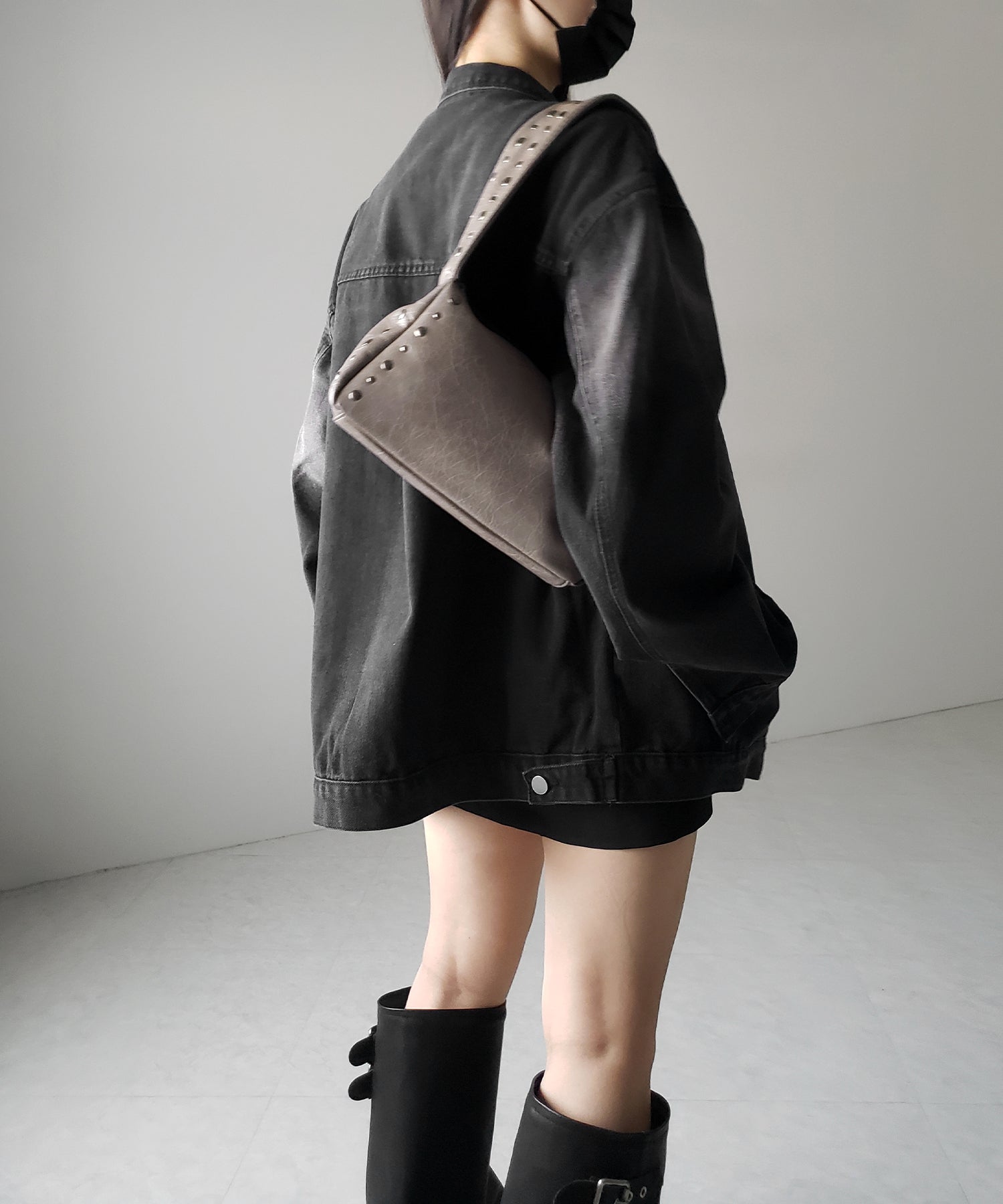 スタッズデザインスクエアショルダーバッグ / stud design square shoulder bag