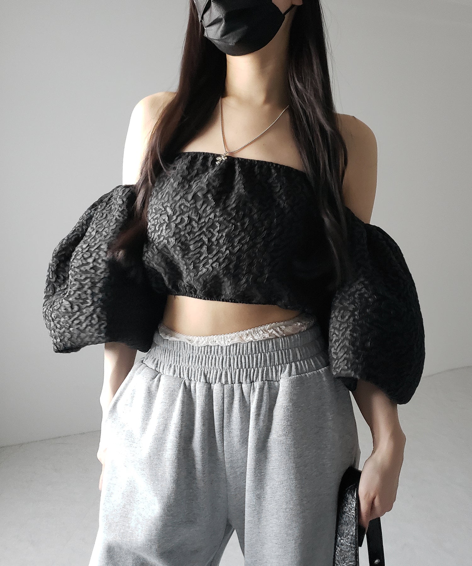 【 2color 】オフショルダーボリュームパフショートブラウス / off shoulder volume puff short blouse
