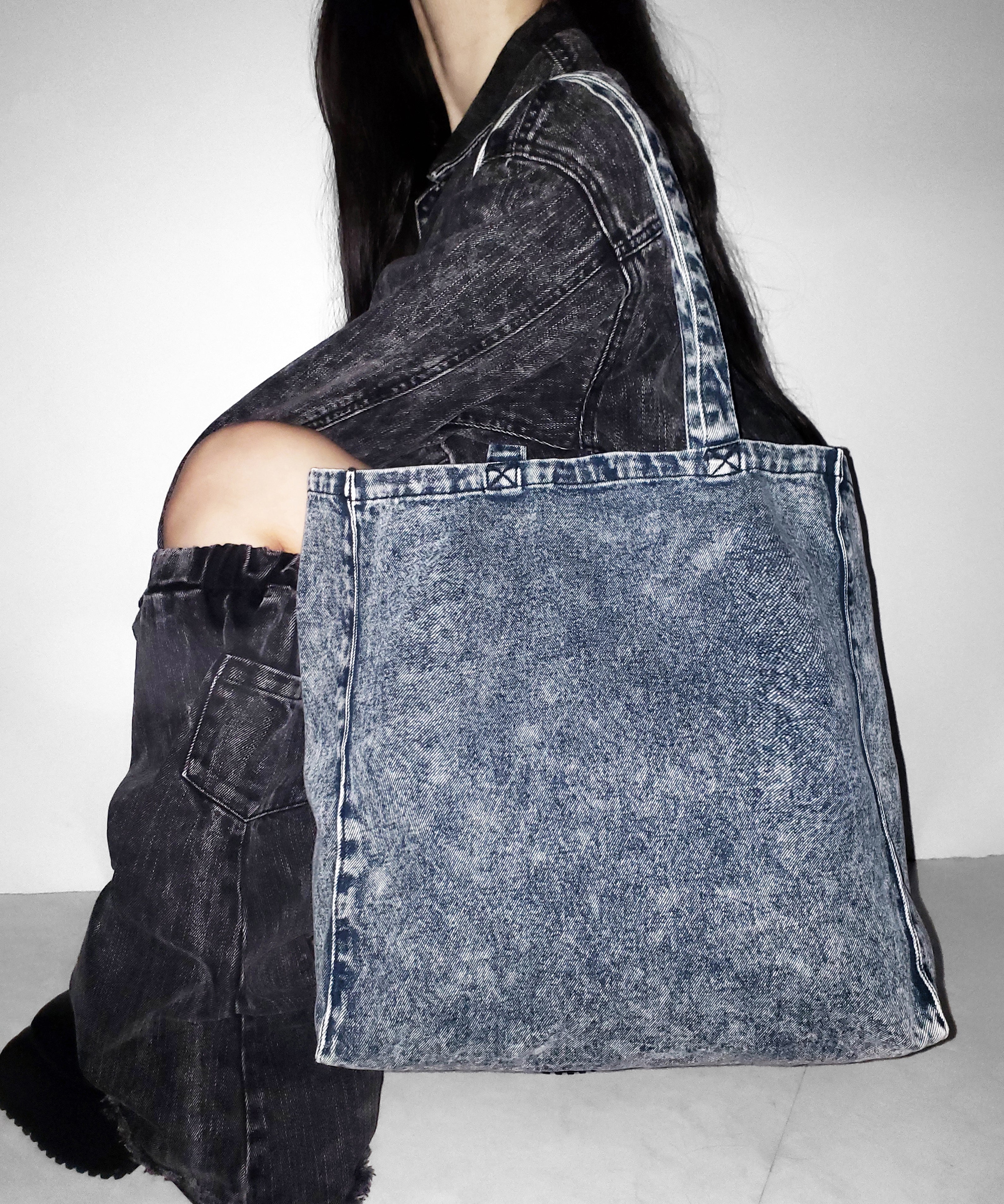 【 2color 】ヴィンテージケミカルブリーチビッグスクエアデニムトートバッグ / vintage chemical bleach big square denim tote bag