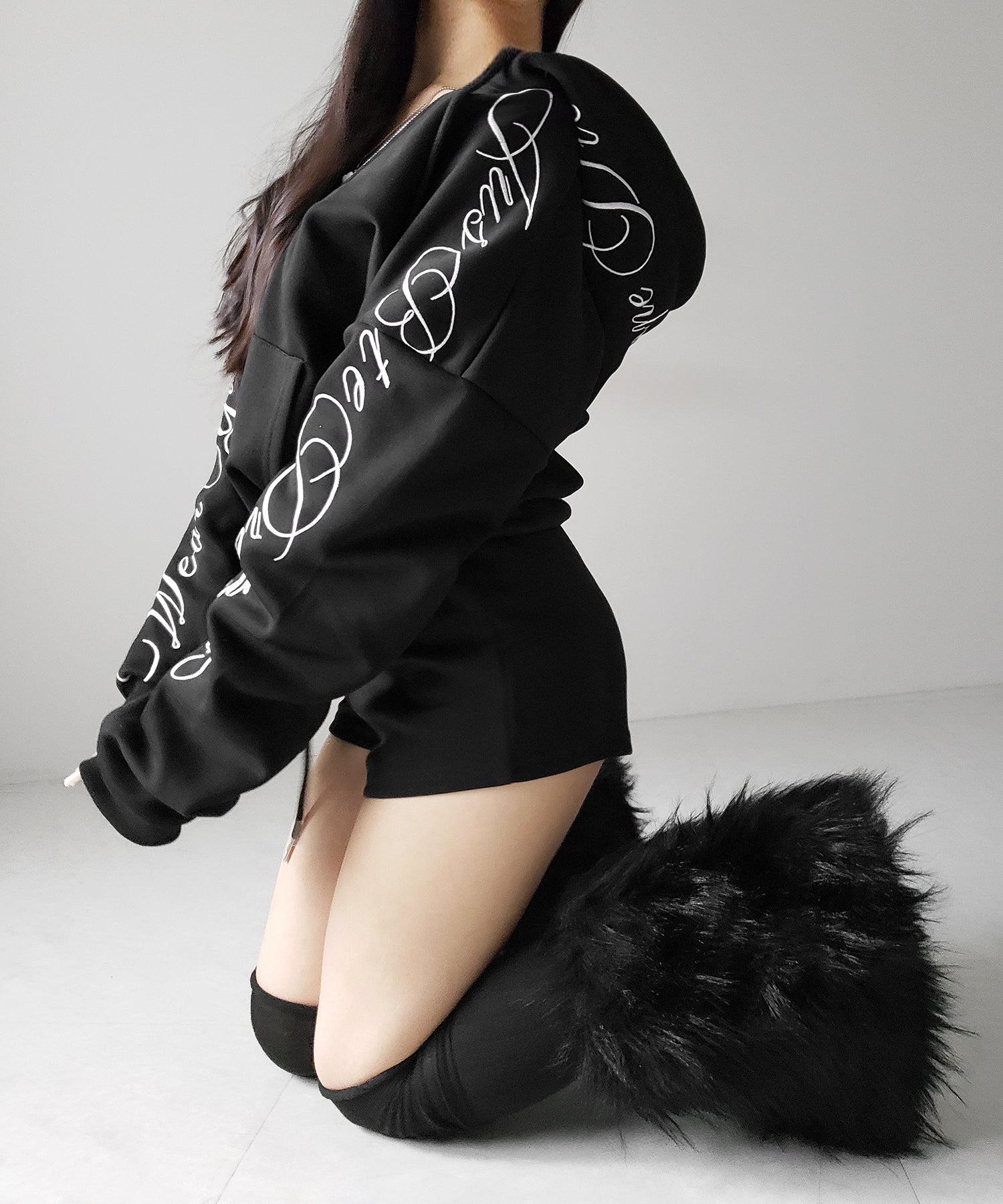 【 セットアップ 】レタリングロゴ刺繍ジップアップパーカー&ショートパンツ / lettering logo embroidery zip-up hoodie & short pants SETUP