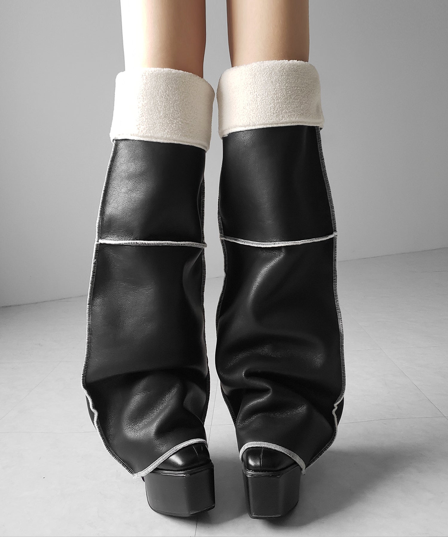 【 ニーハイにもなる2WAY 】ムートンフェイクレザールーズレッグカバー / mouton fake leather loose leg cover