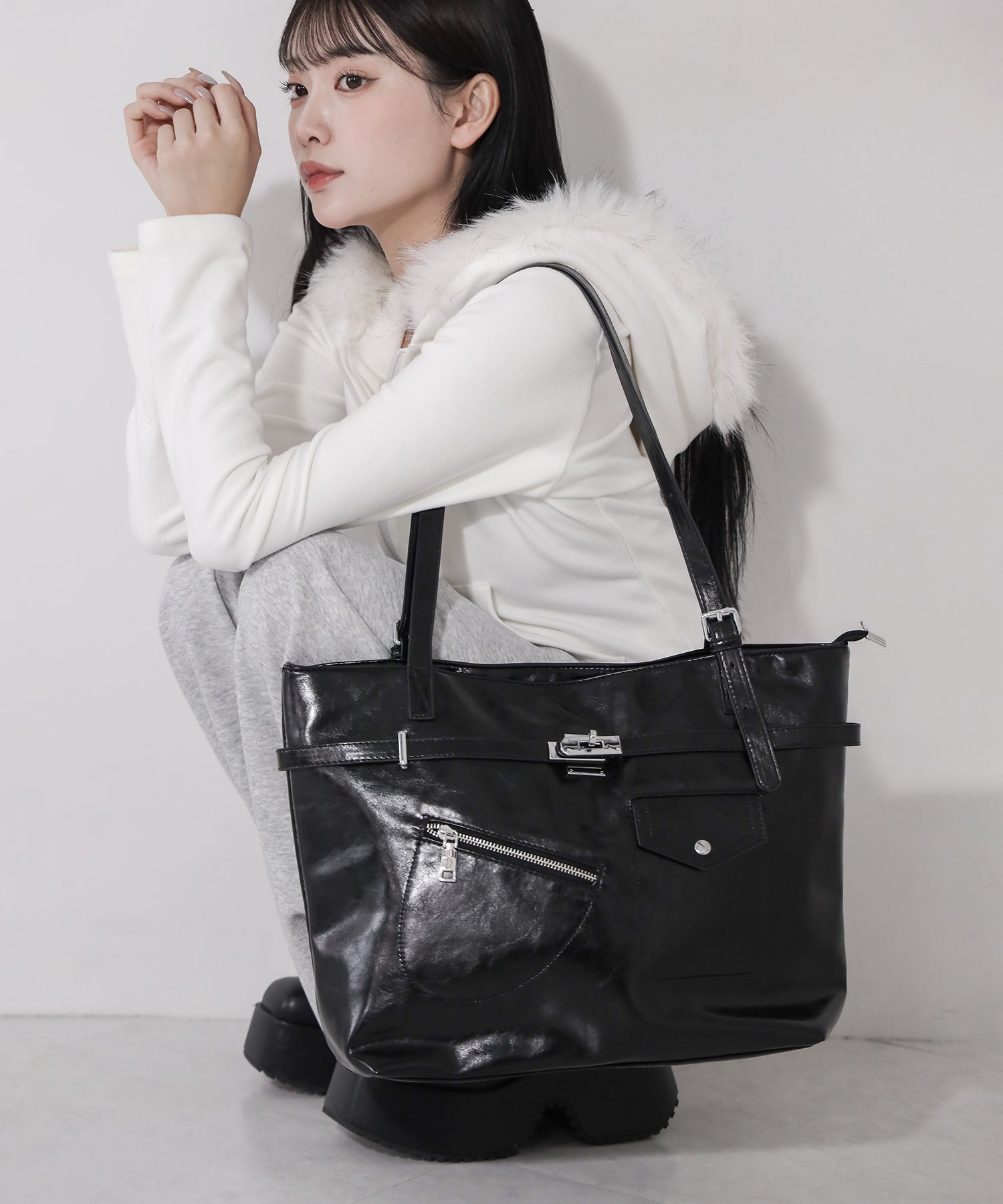 【 A4収納可 】デザインベルトフェイクレザースクエアトートバッグ / design belt fake leather square tote bag