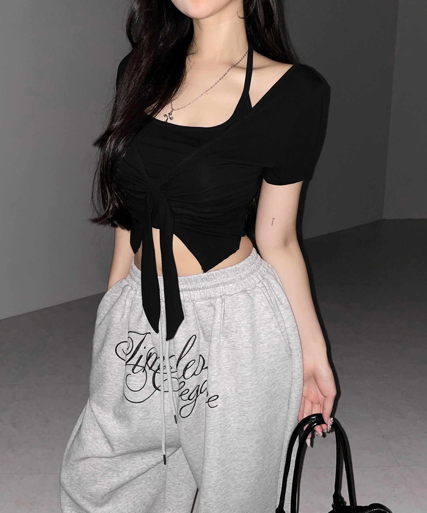 フロントリボンレイヤードトップス + ホルターキャミ SET / front ribbon layered tops + halter camisole SET