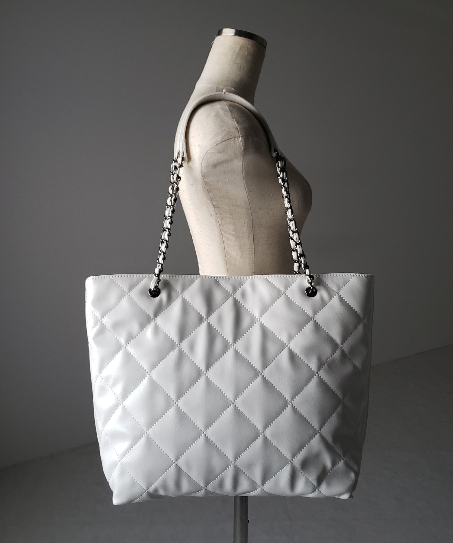 【 A4収納可 】キルティングチェーンスクエアトートショルダーバッグ / quilting chain square tote shoulder bag